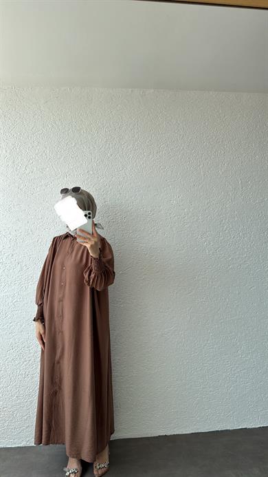 KOL GİPELİ SANTRA ELBİSE KAHVE