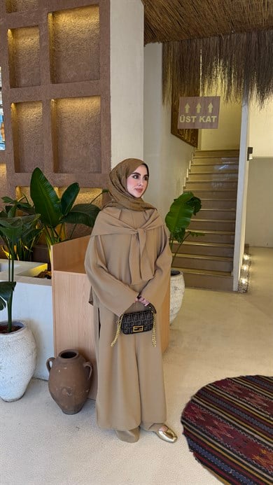 OMUZ ŞALLI YIRTMAÇLI TESETTÜR TAKIM - YAĞ YEŞİLİ