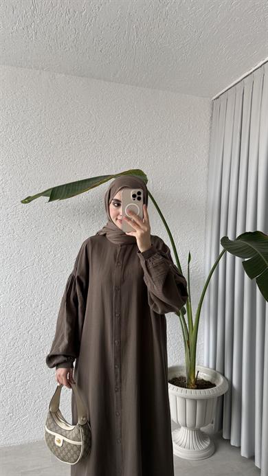 ÖNÜ DÜĞMELİ MÜSLİN ELBİSE - KAHVE