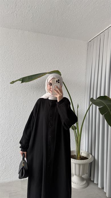 ÖNÜ DÜĞMELİ MÜSLİN ELBİSE - SİYAH