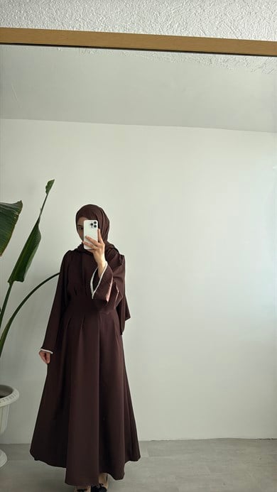 VANESA İNCİ DETAYLI ELBİSE - KAHVE