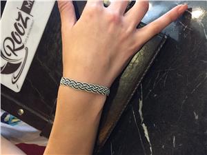 Örgü Model Siyah Beyaz Kazaziye Gümüş Bileklik