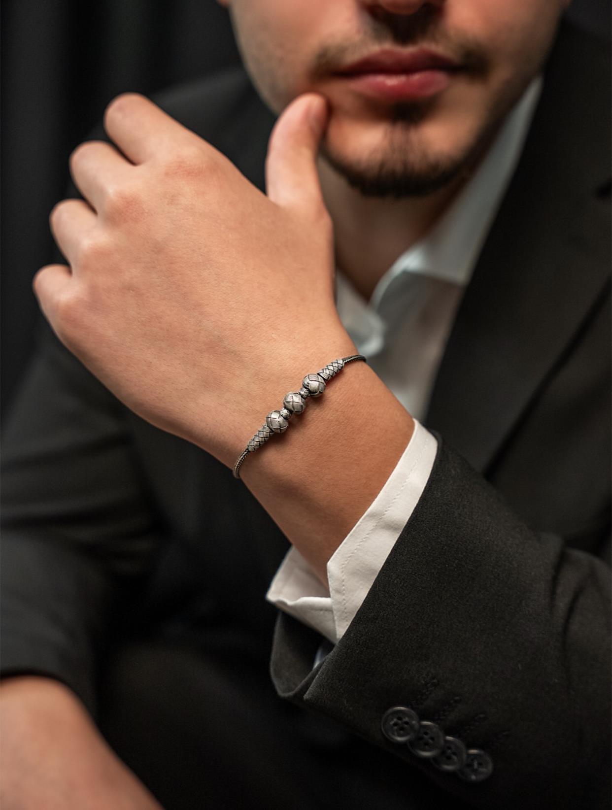 Oksitli Üç Top İşlemeli Kazaziye Gümüş Bileklik