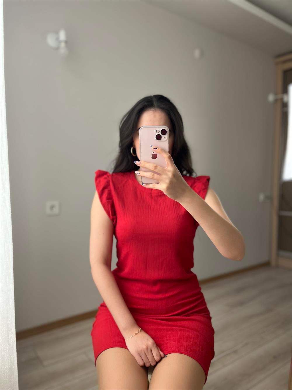 FIRFIR KOLLU KIRMIZI ELBİSE