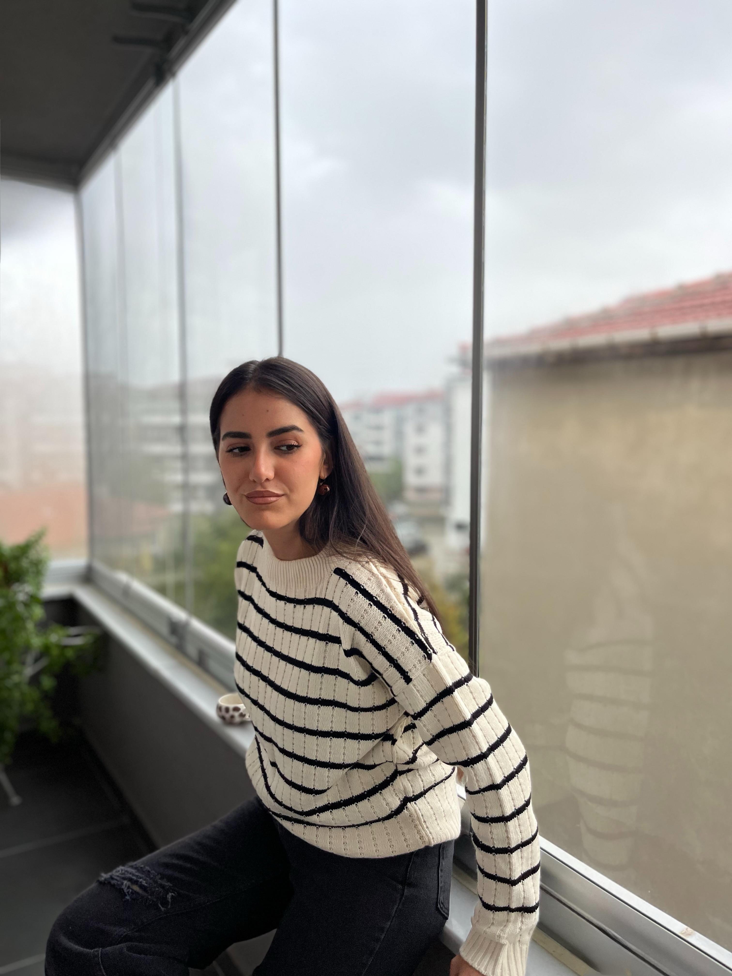 AJURLU BİSİKLET YAKA TRİKO KAZAK 