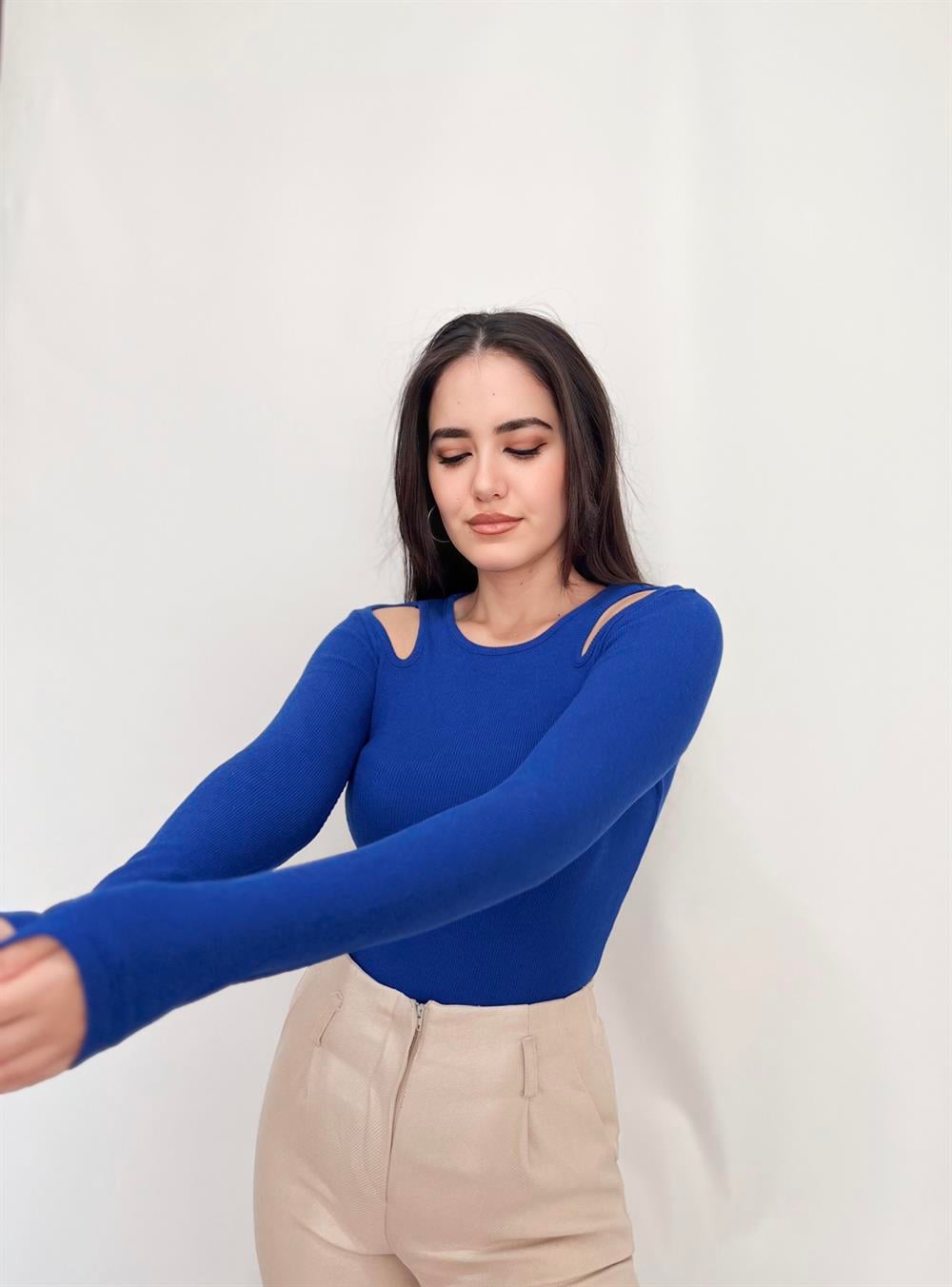 KAŞKORSE OMUZ DETAYLI SAKS BLUZ 