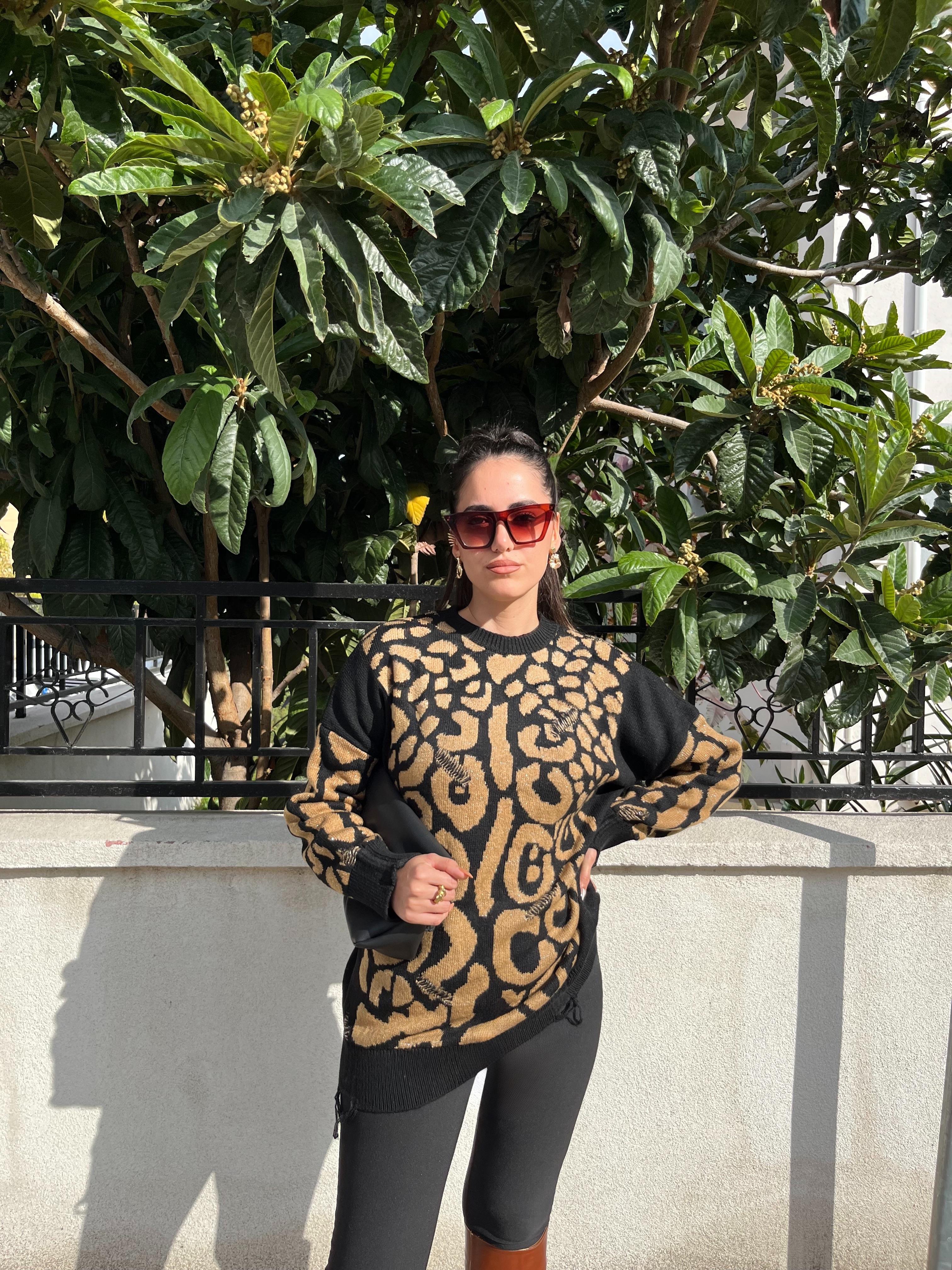 LEOPAR DESEN YIRTIK DETAY KAZAK