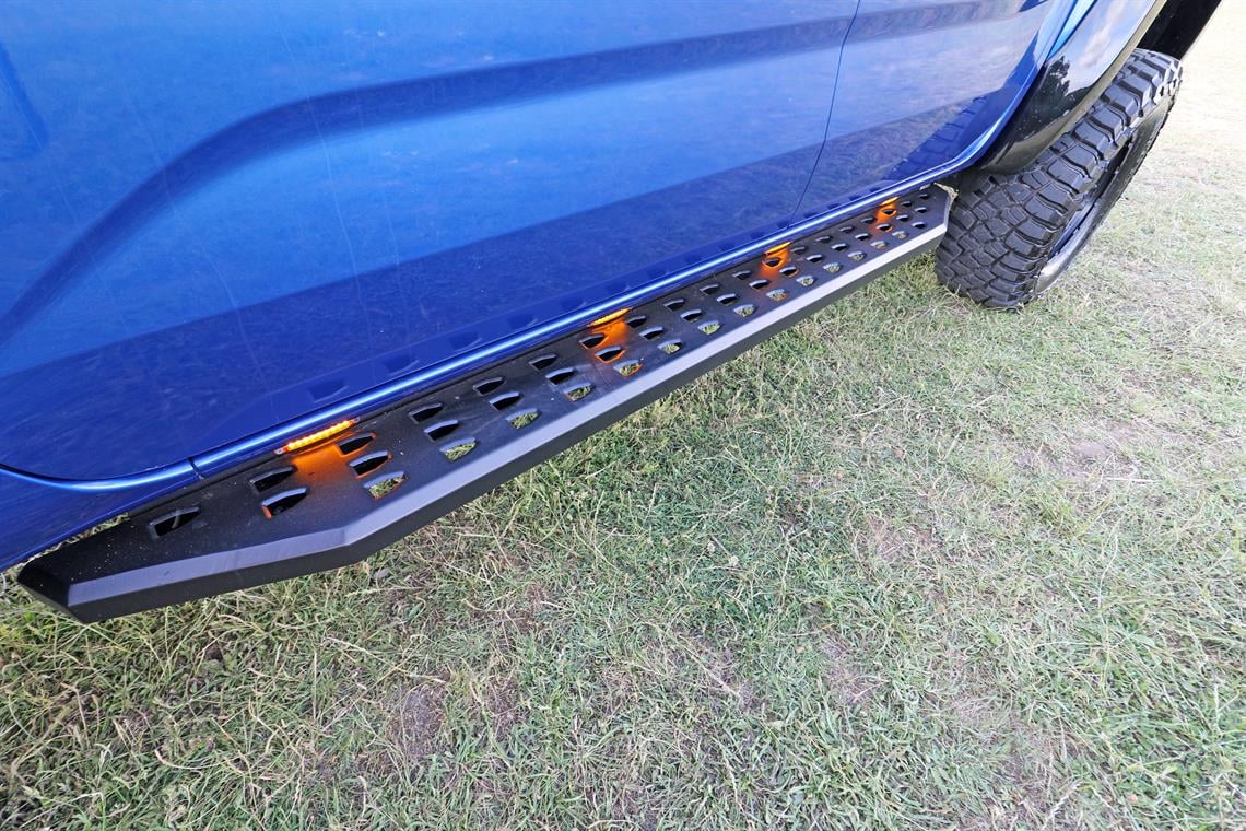 AQM Q30 IŞIKLI DEMİR YAN BASAMAK  AMAROK-RANGER-HILUX-DMAX-L200-XCLASS-MUSSO-RANGER
