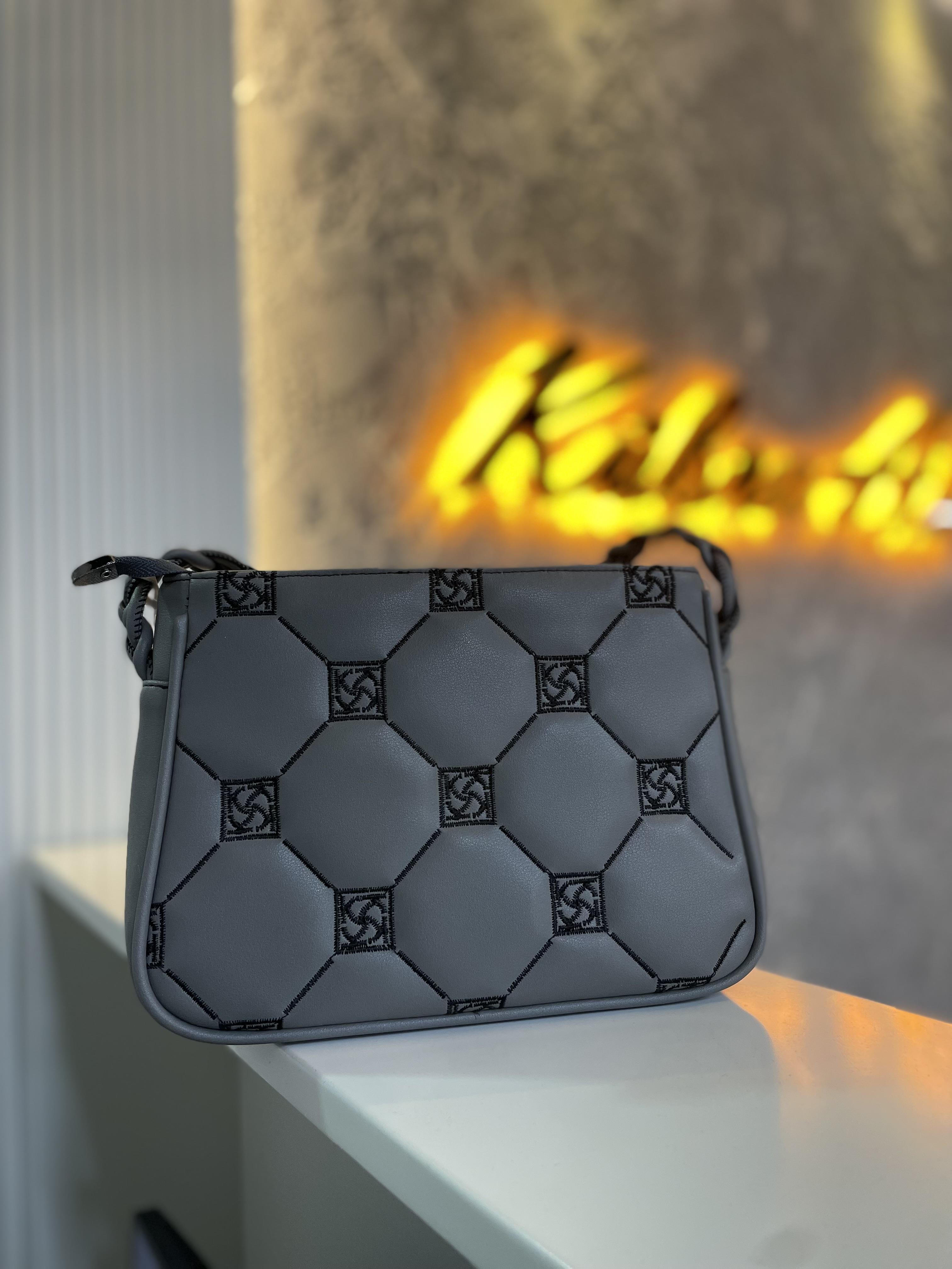0038 Kayra Logolu Nakış Detaylı Çanta