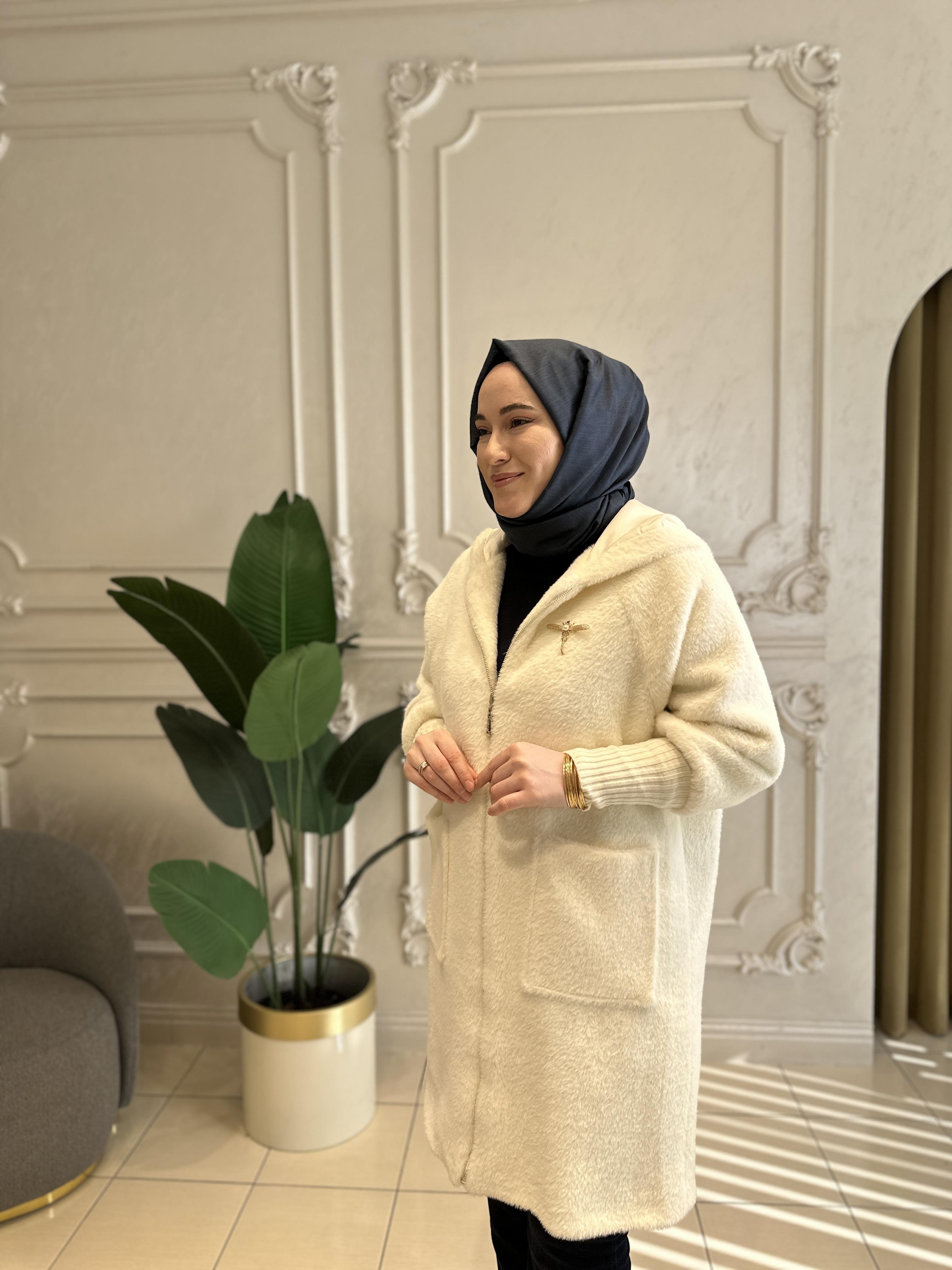 10572 Fermuarlı Broşlu Angora Kaban