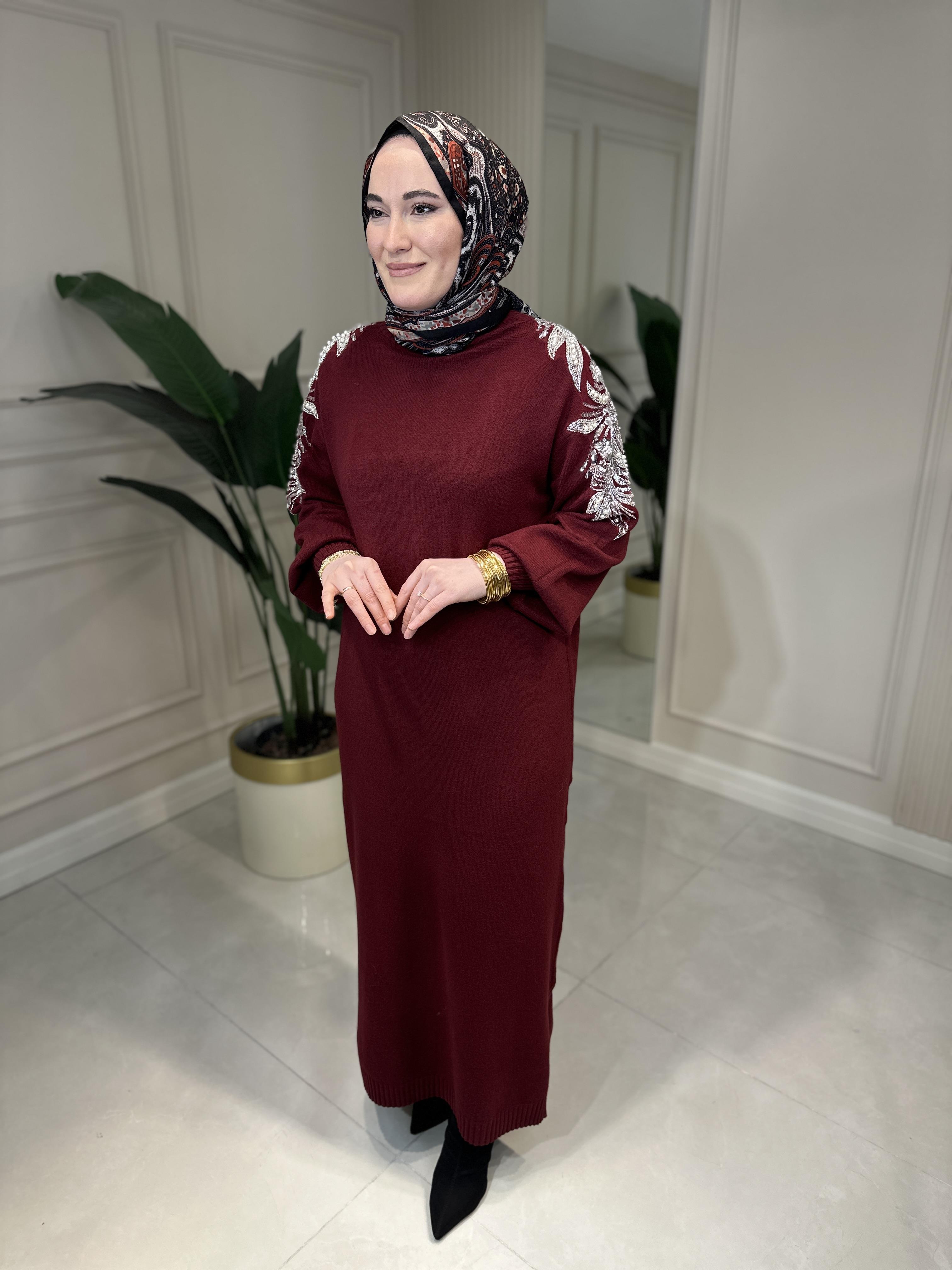 229 Omuz Taşlı Elbise