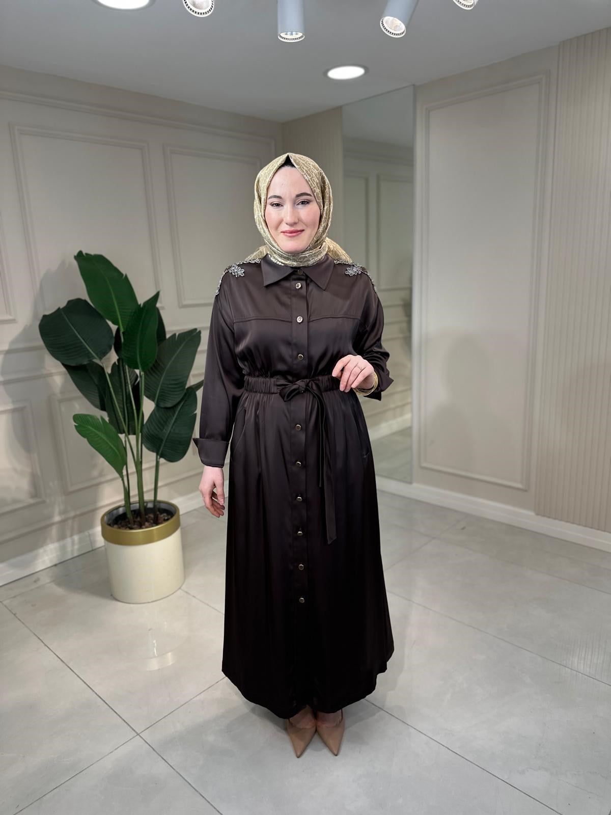 4003 İpek Saten Aksesuarlı Elbise