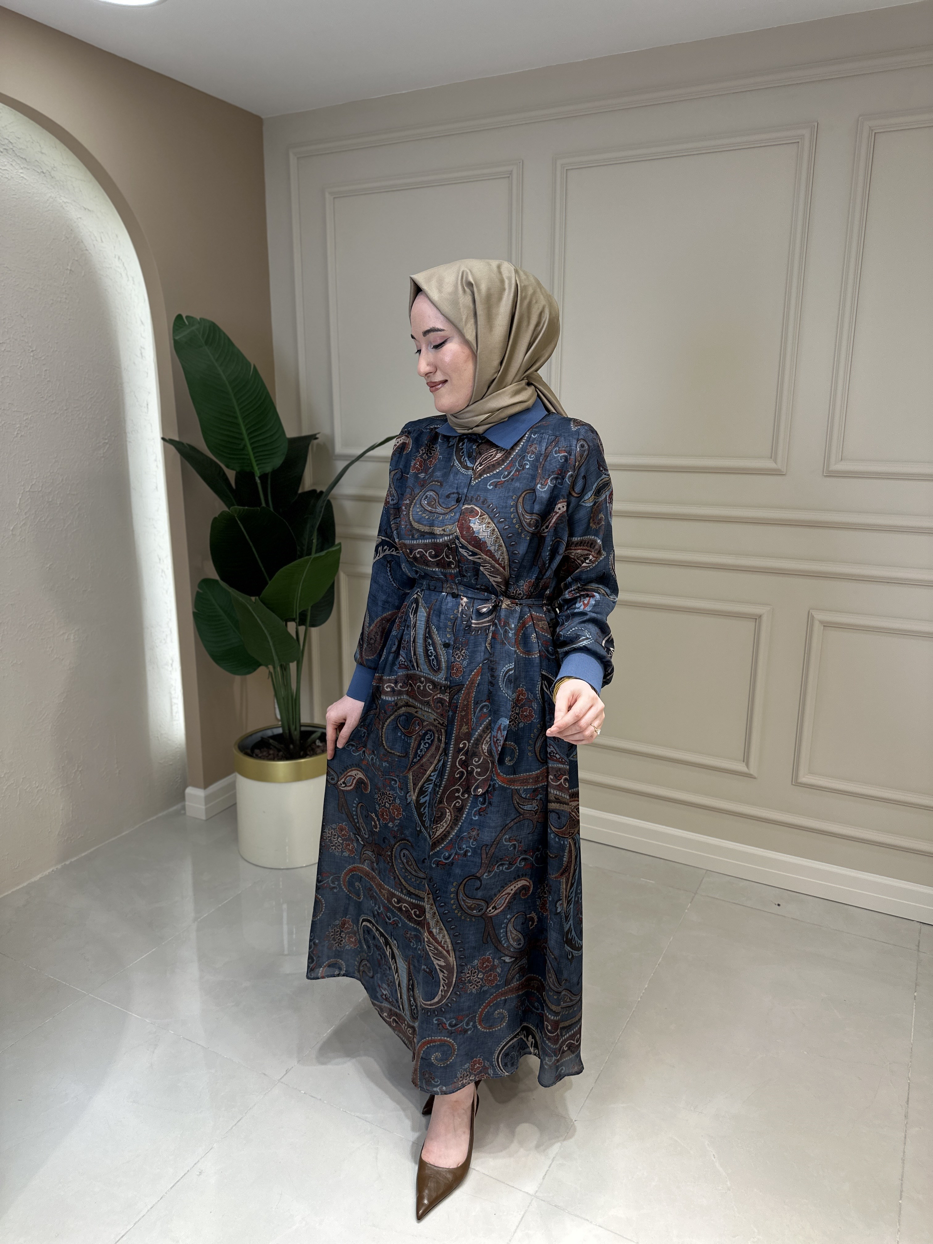 4085 Ghisa Elbise