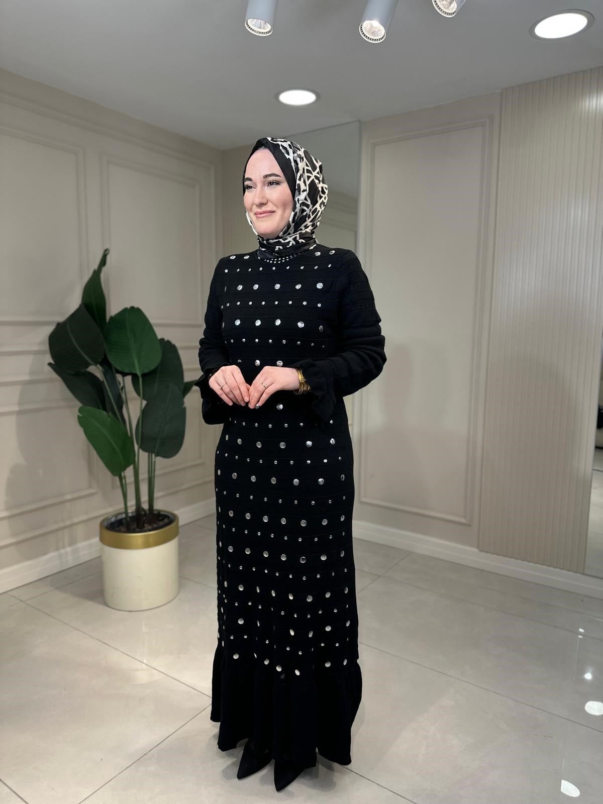 4298 Ghisa Elbise