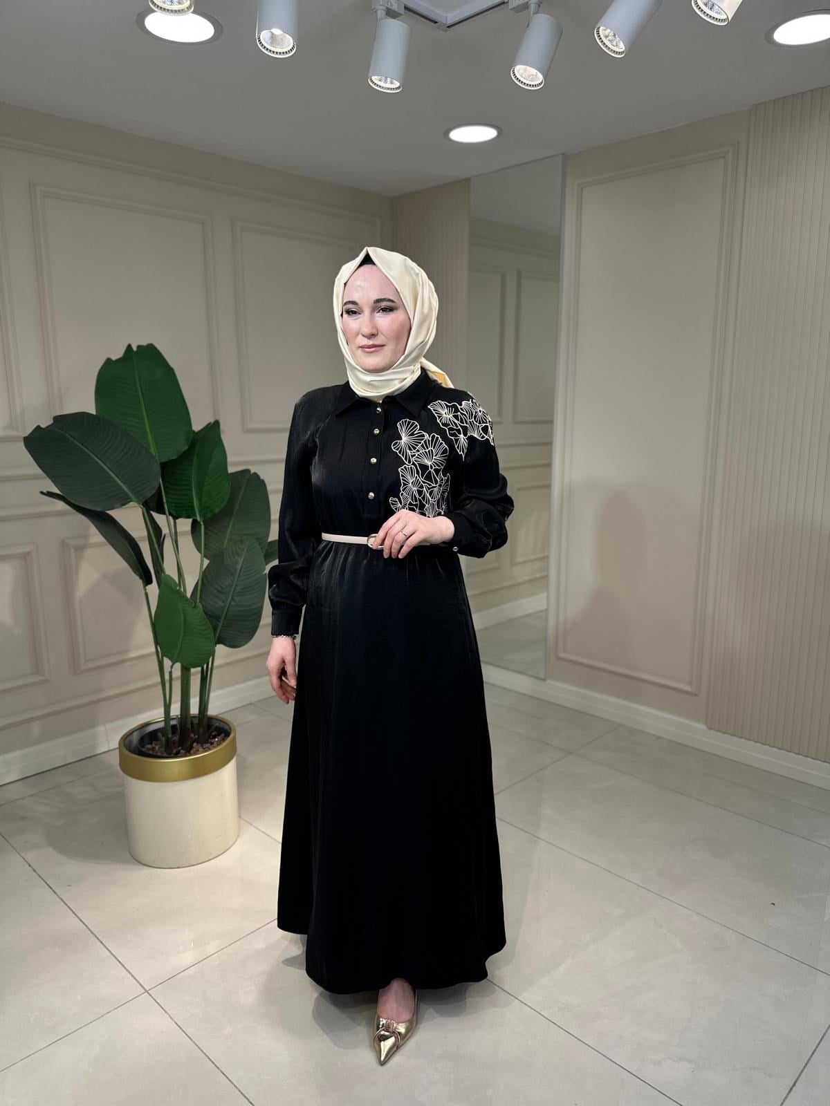 5213 Çiçek Nakışlı Elbise