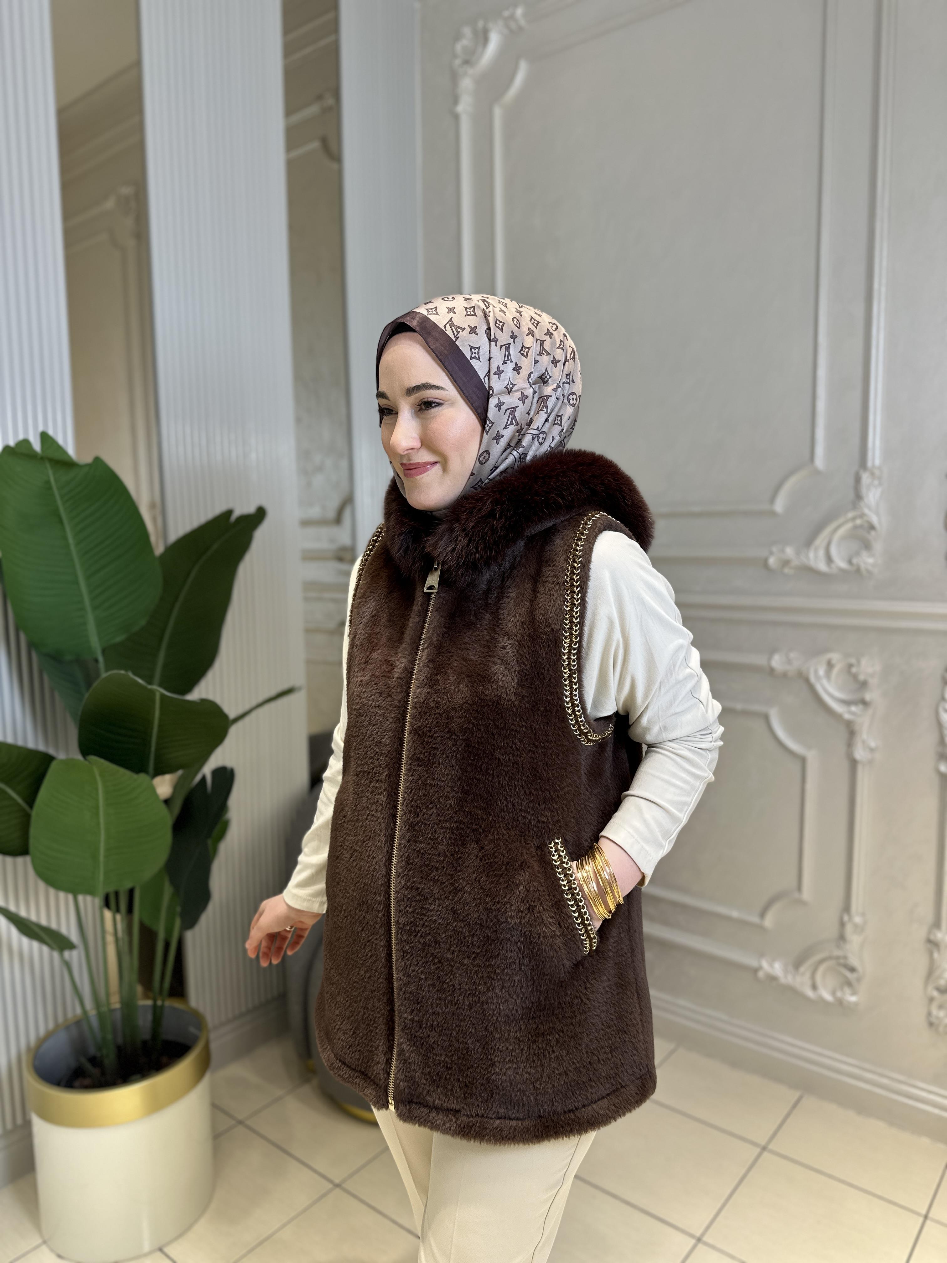9060 Zincir İşlemeli Kapüşon Kürk Detaylı Yelek