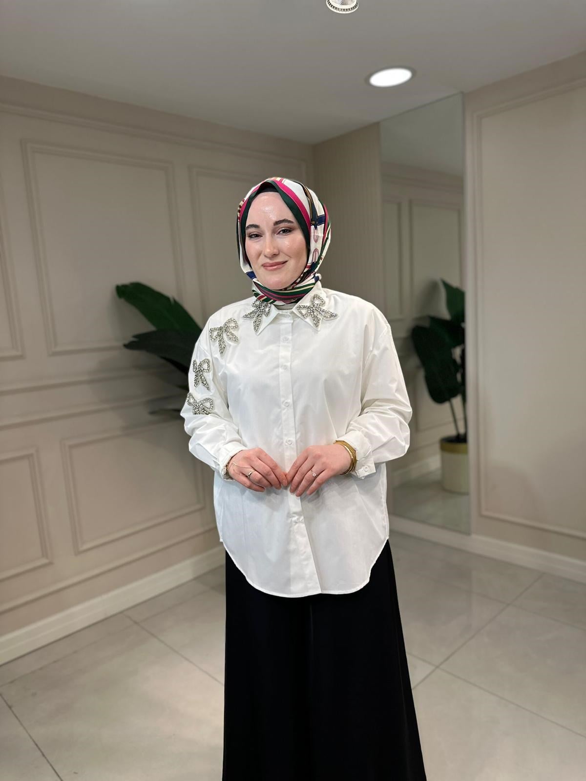 İthal Fiyonk Taş Detaylı Gömlek
