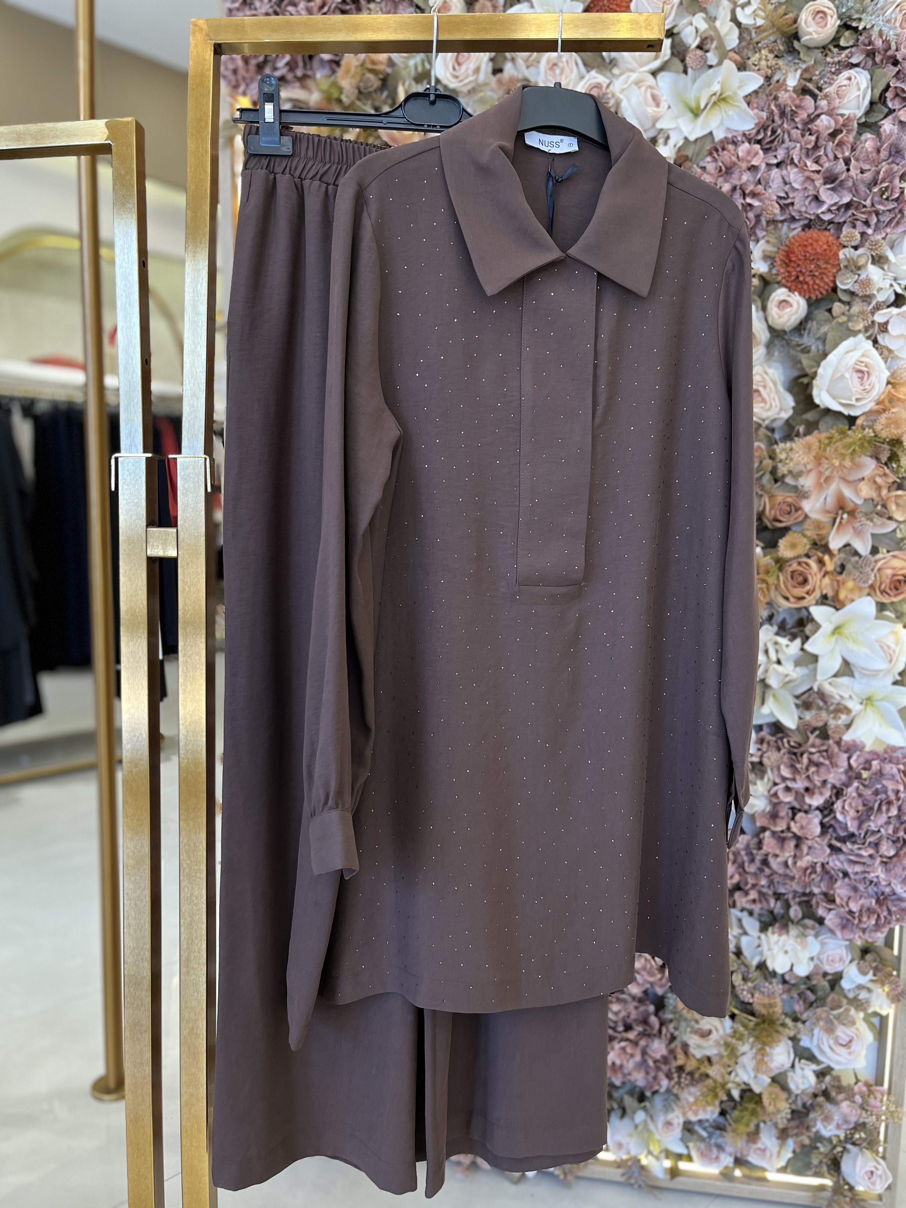 1019 Nuss Pantolonlu Takım