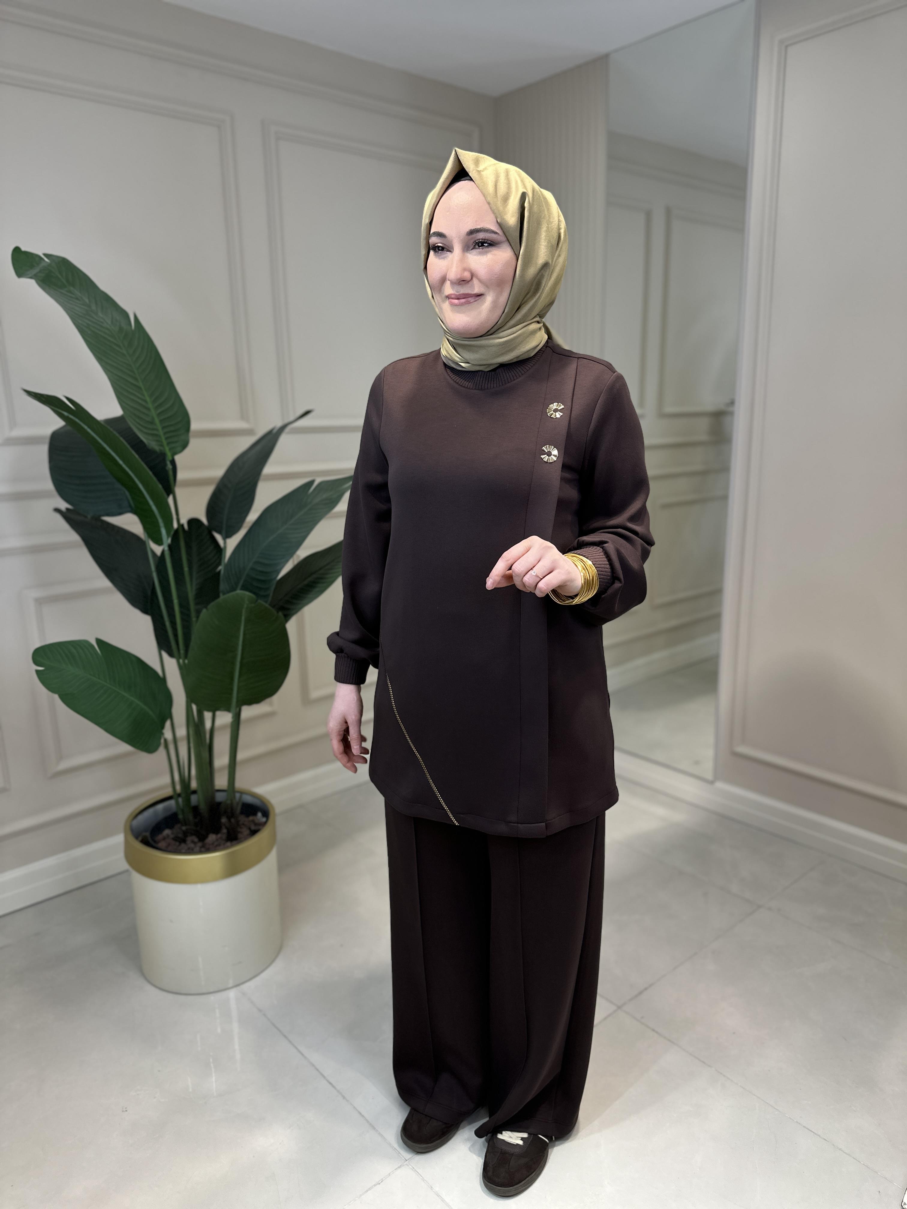 1024  Nuss Pantolonlu Takım
