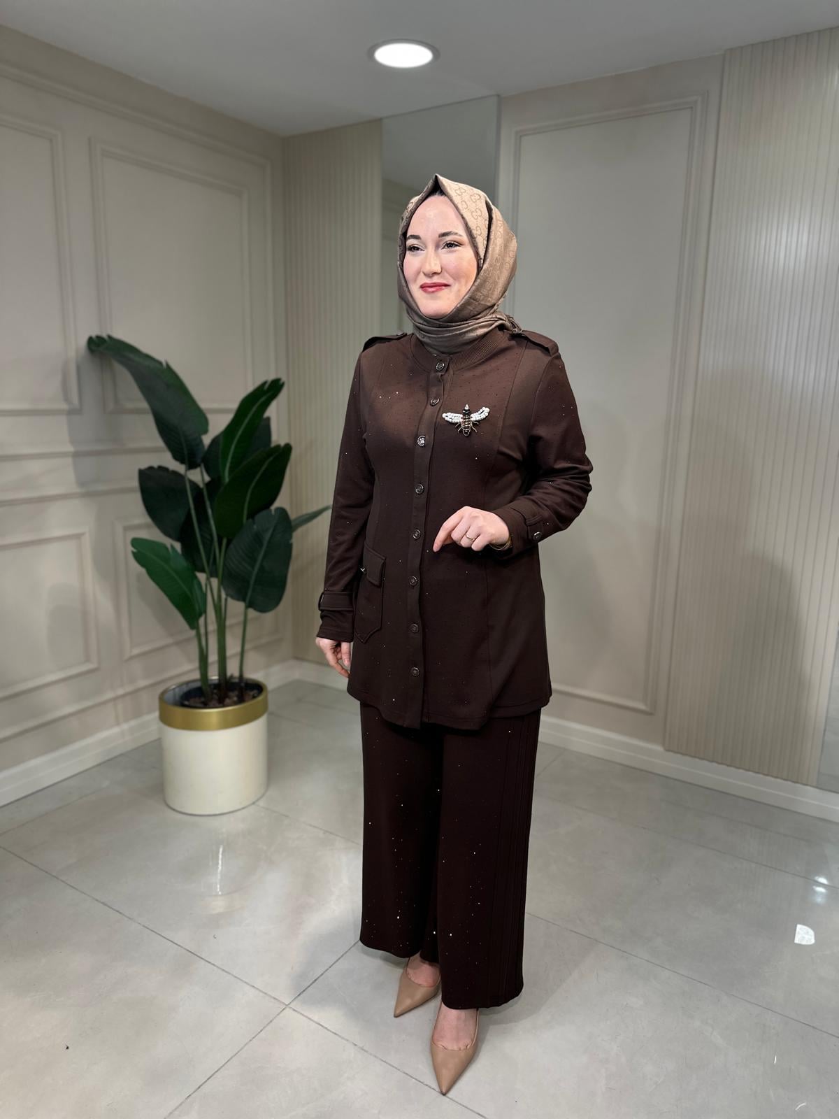 1127 Pantolonlu Takım