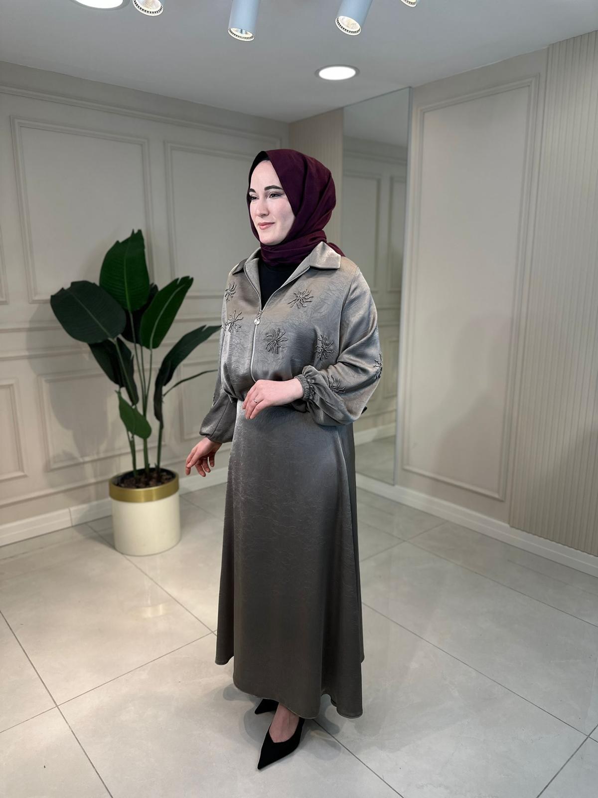 14371 Aksesuar Detaylı Etekli Takım