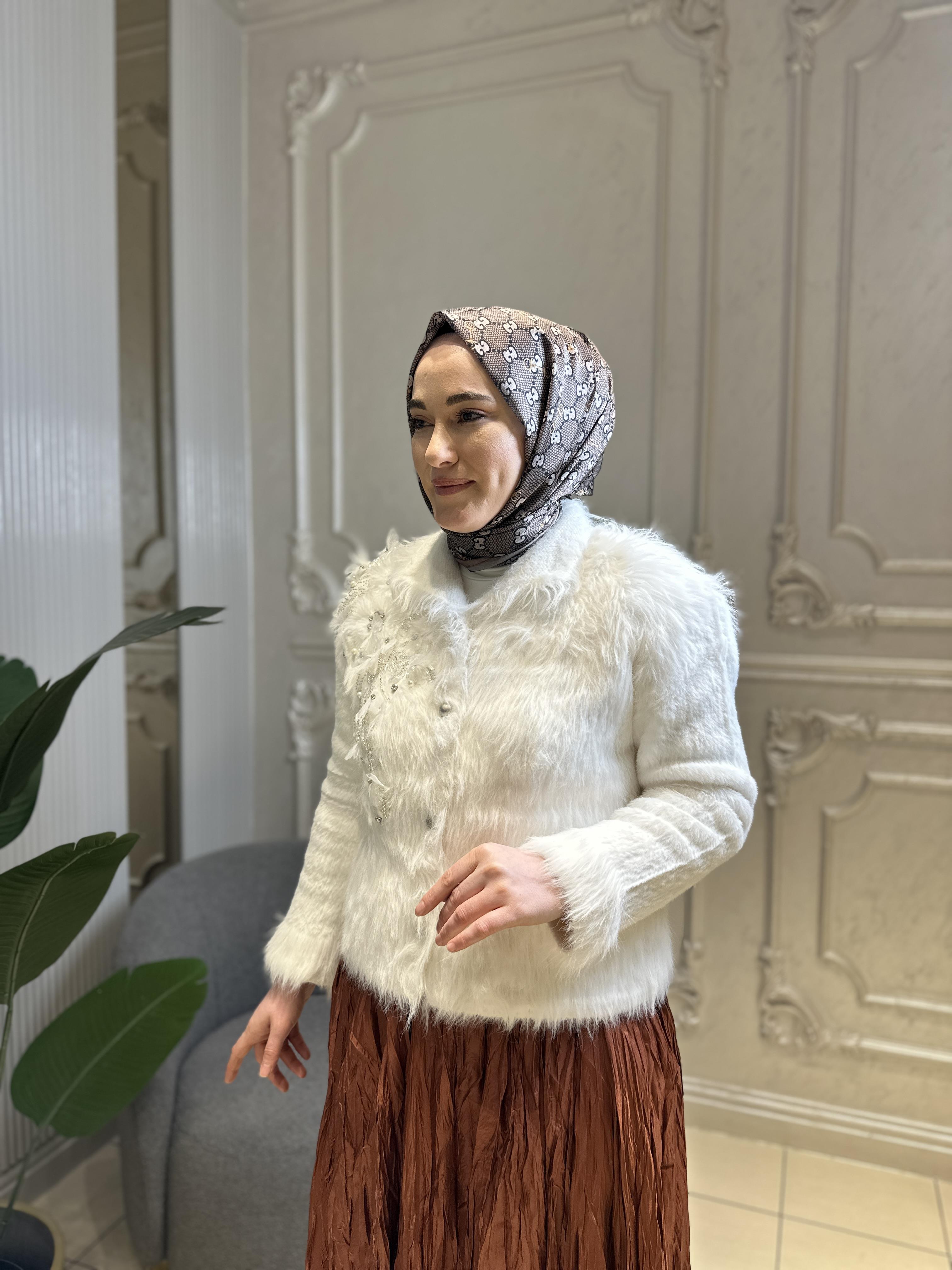 202509 İthal Nakışlı Mini Hırka