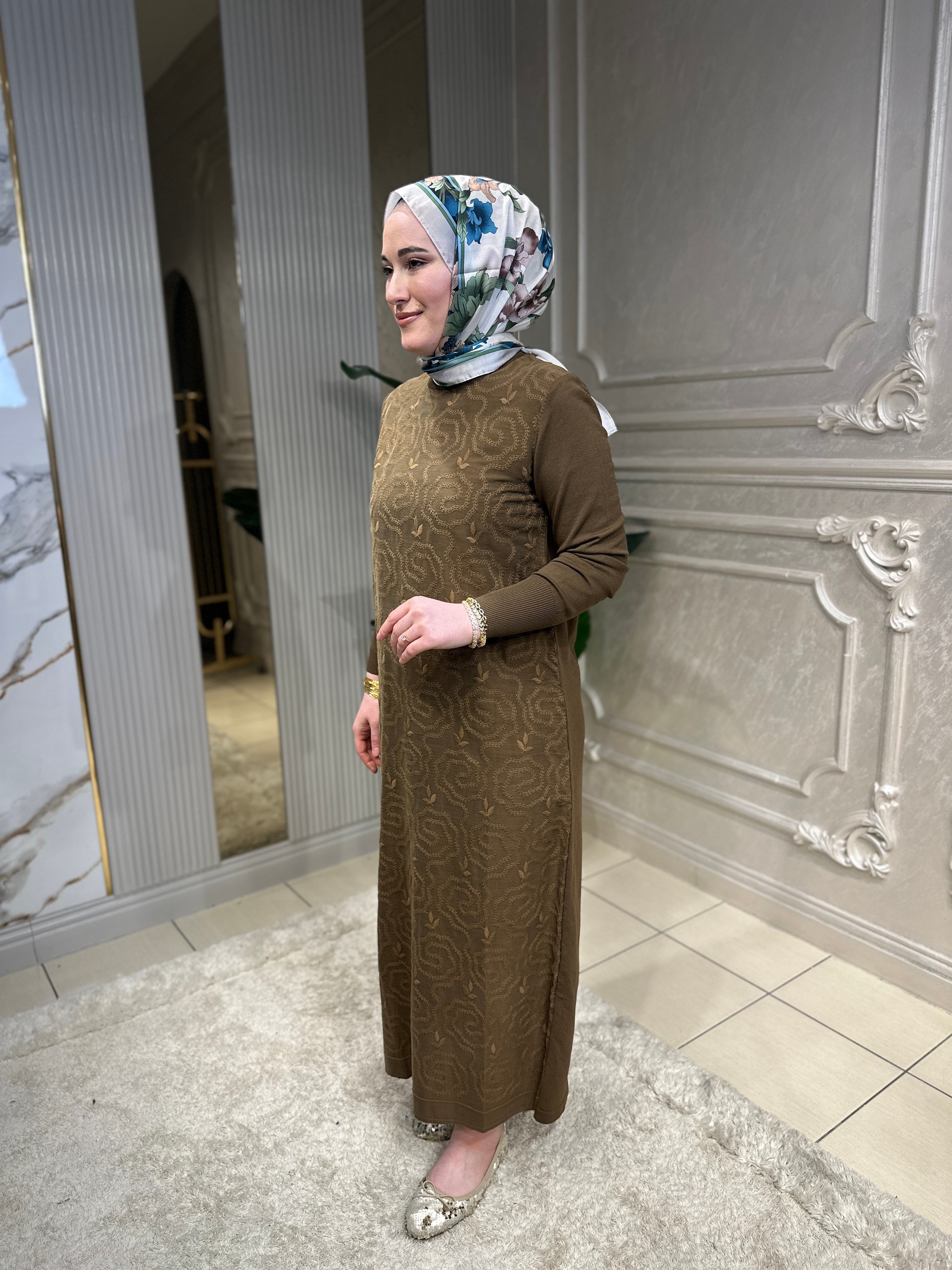 2061 Nakış İşlemeli Elbise