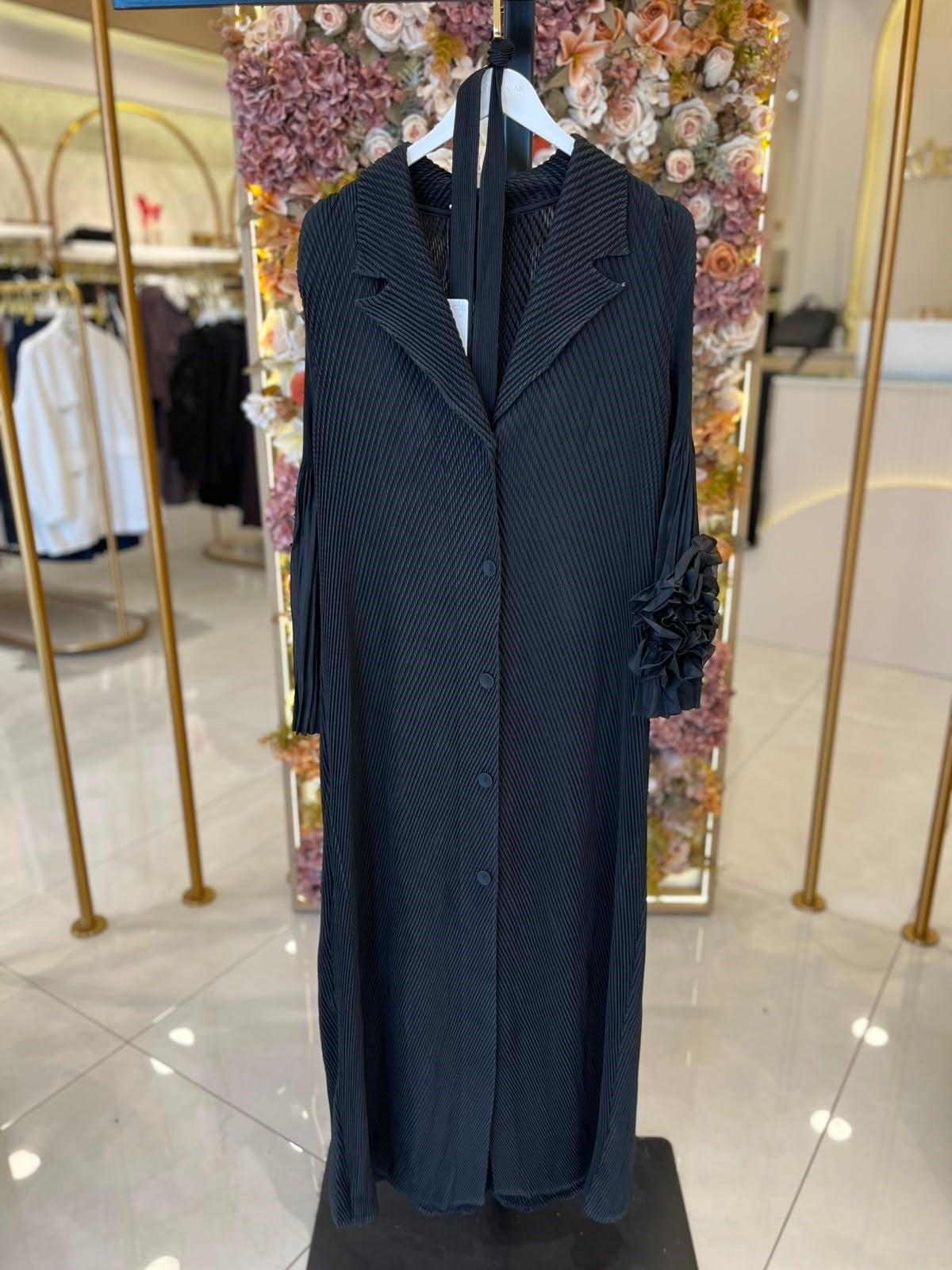 26032 Akordion Gül Detaylı Abaya