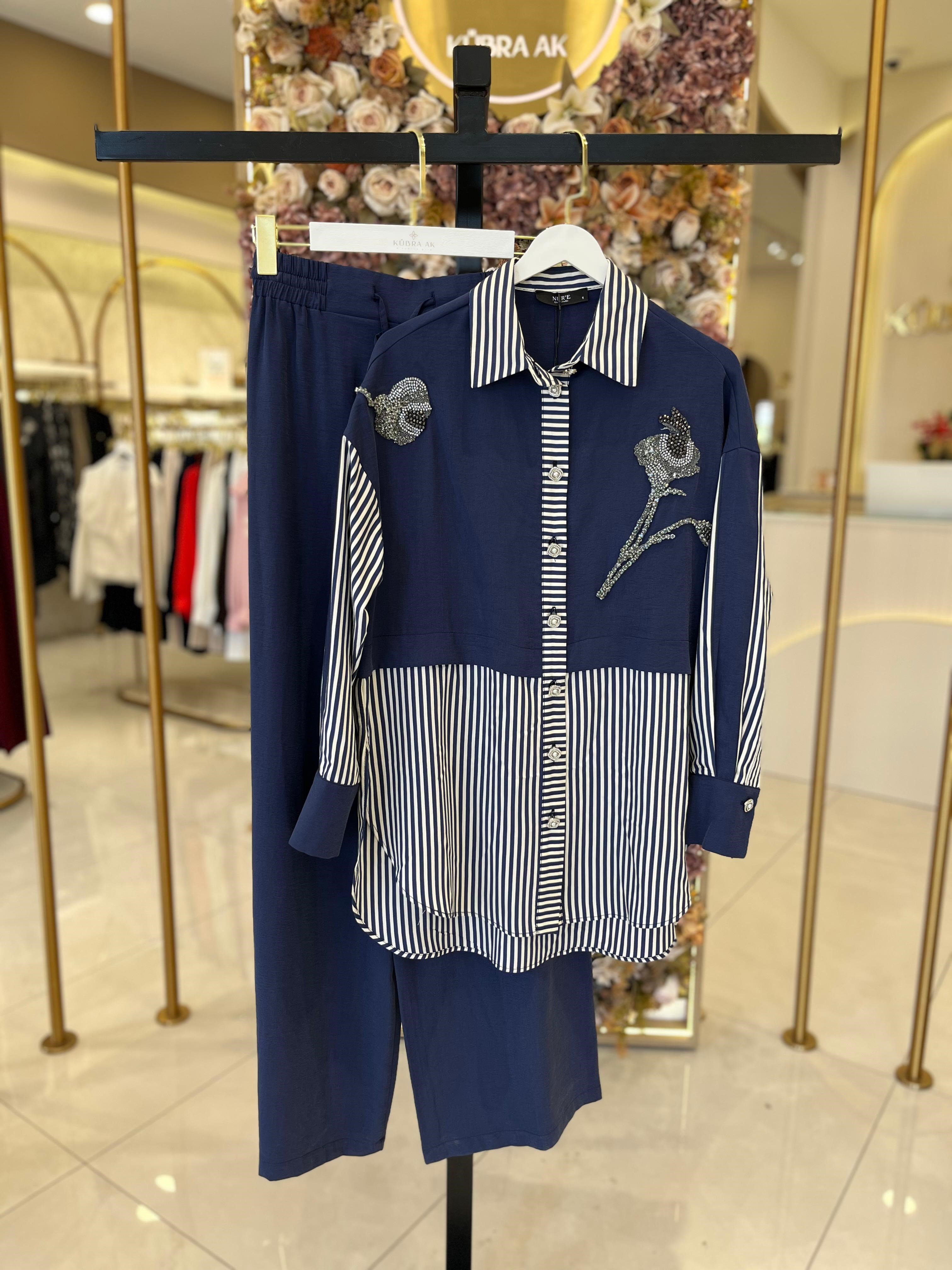 3103 Tasarım Çizgili Şık Takım