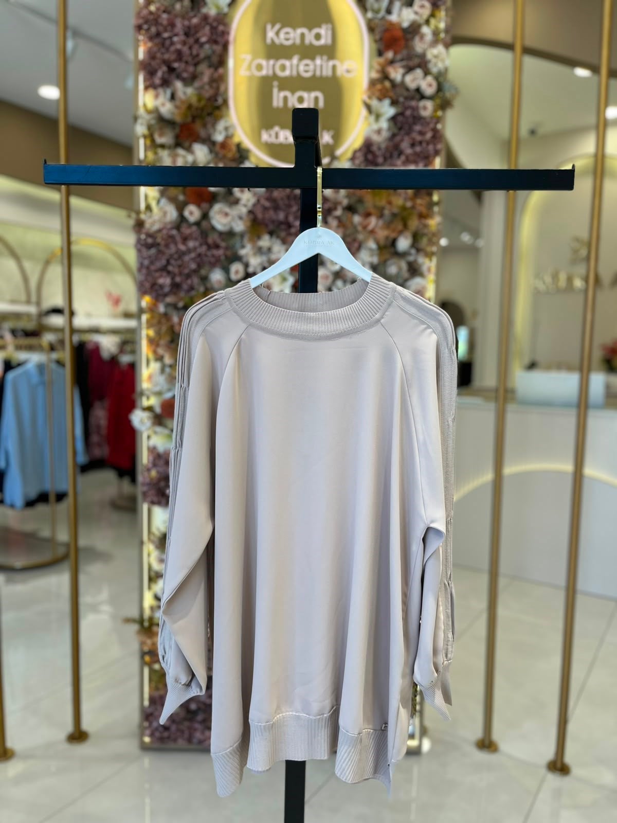 4321 Ghisa Tunik