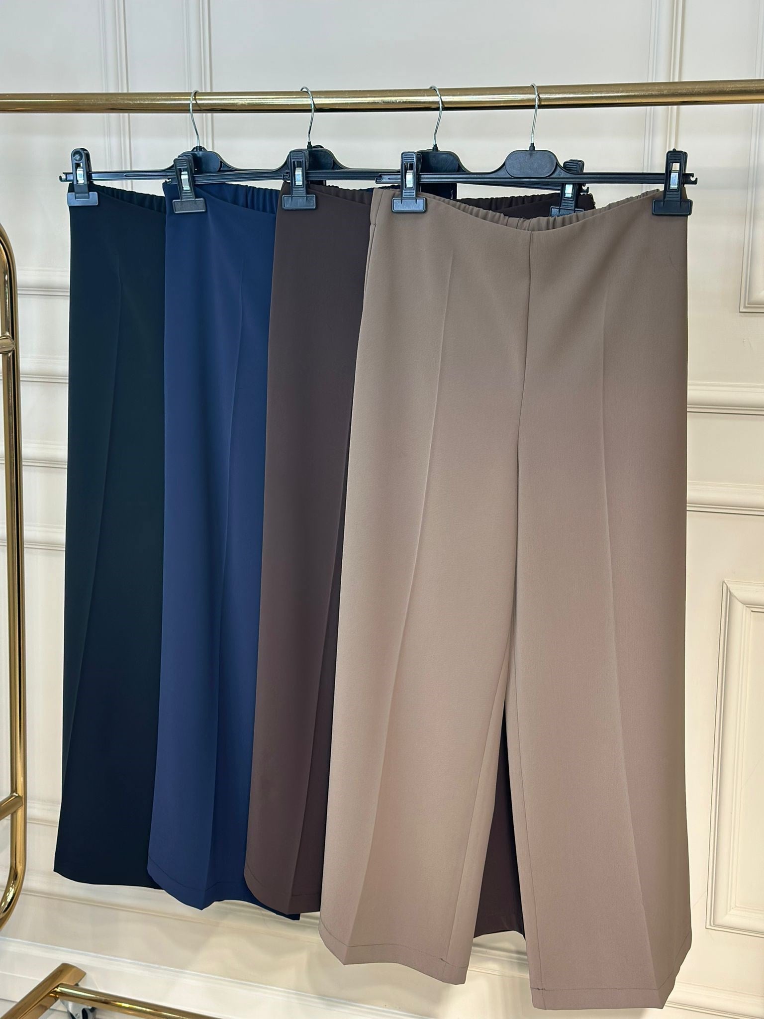 5386 Arkası Lastikli Kısa Geniş Paça Pantolon