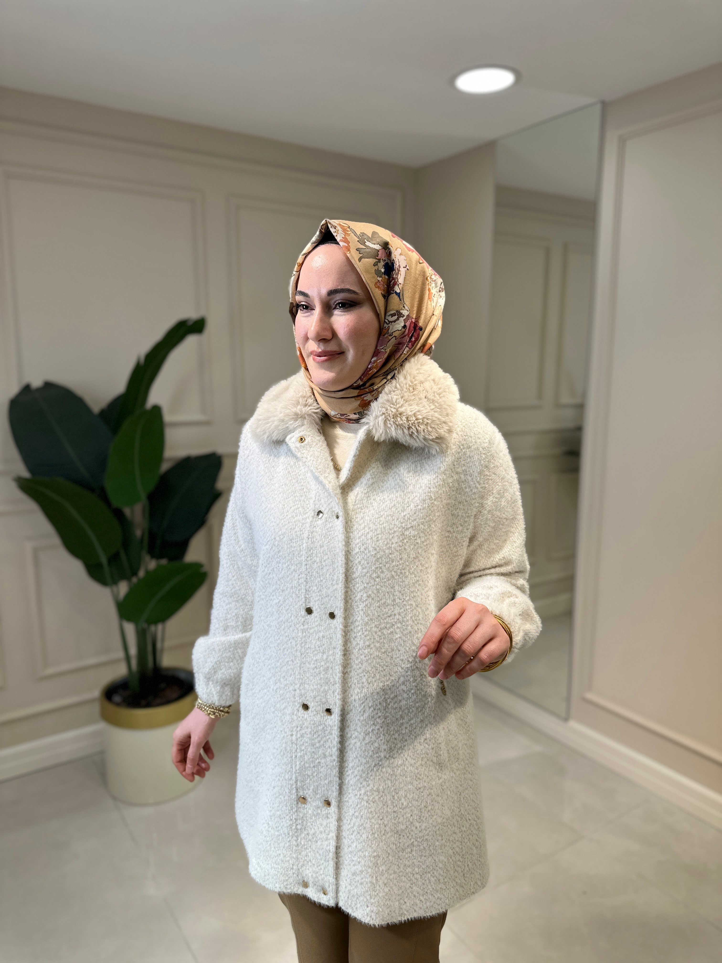 6336 Yaka Kürklü Astarlı Örme Kap