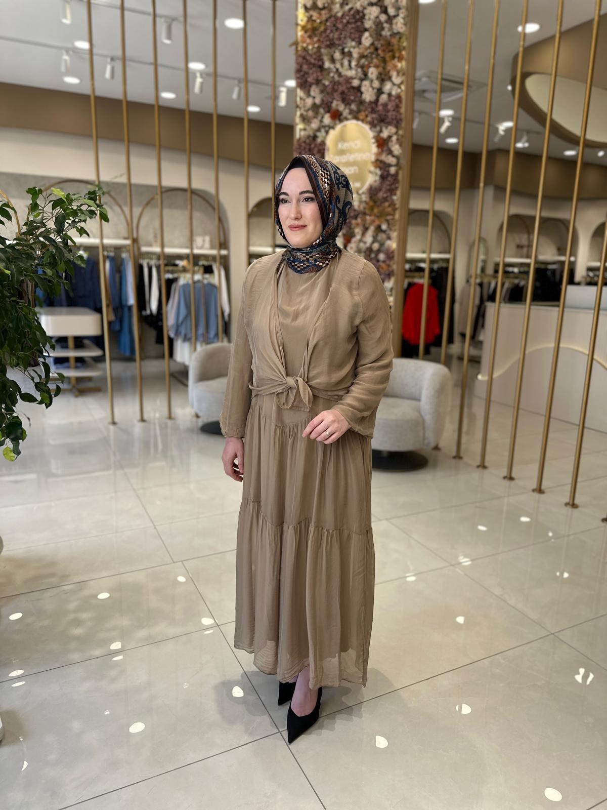 9002 Salika Elbise