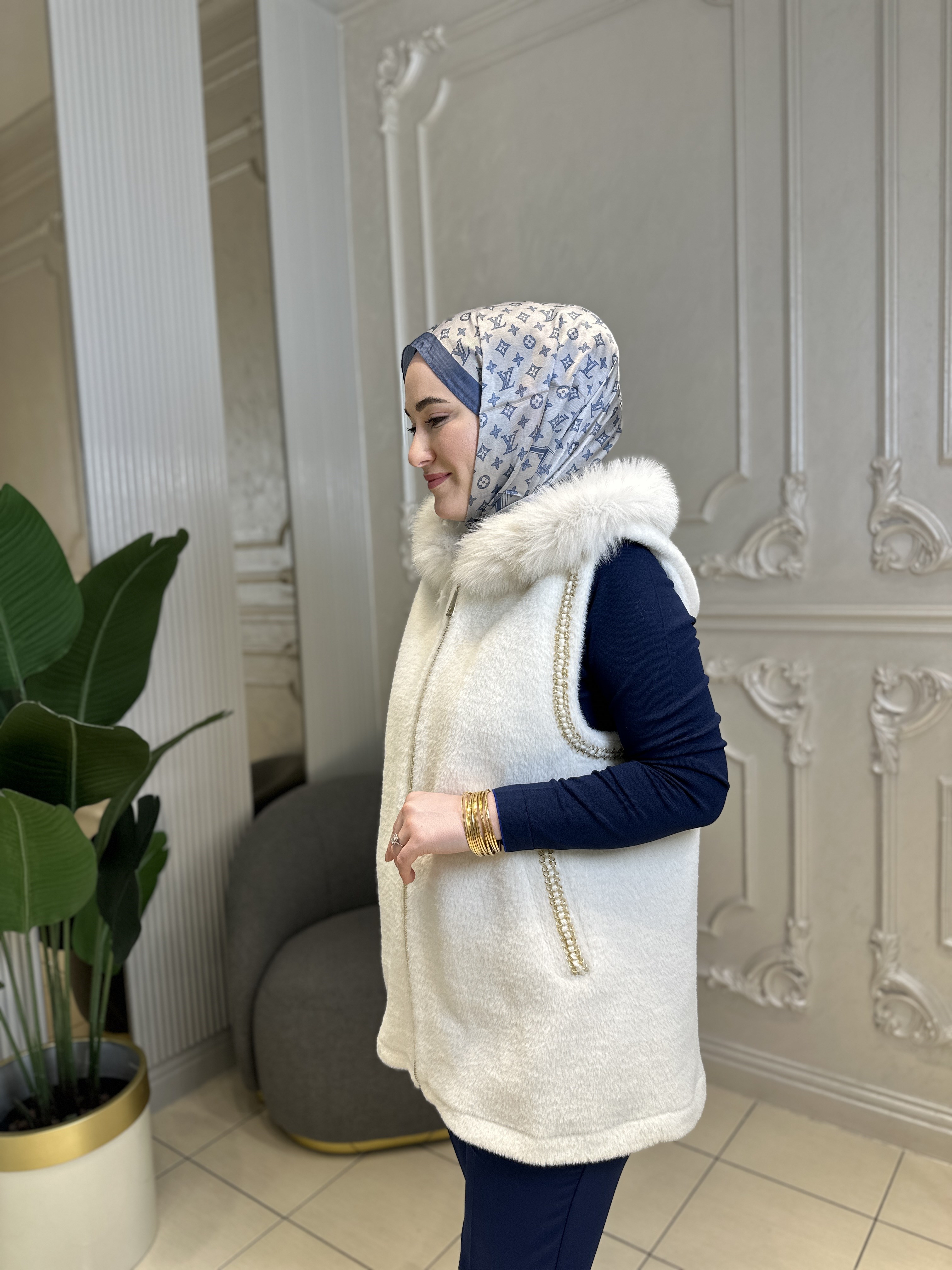 9060 Zincir İşlemeli Kapüşon Kürk Detaylı Yelek