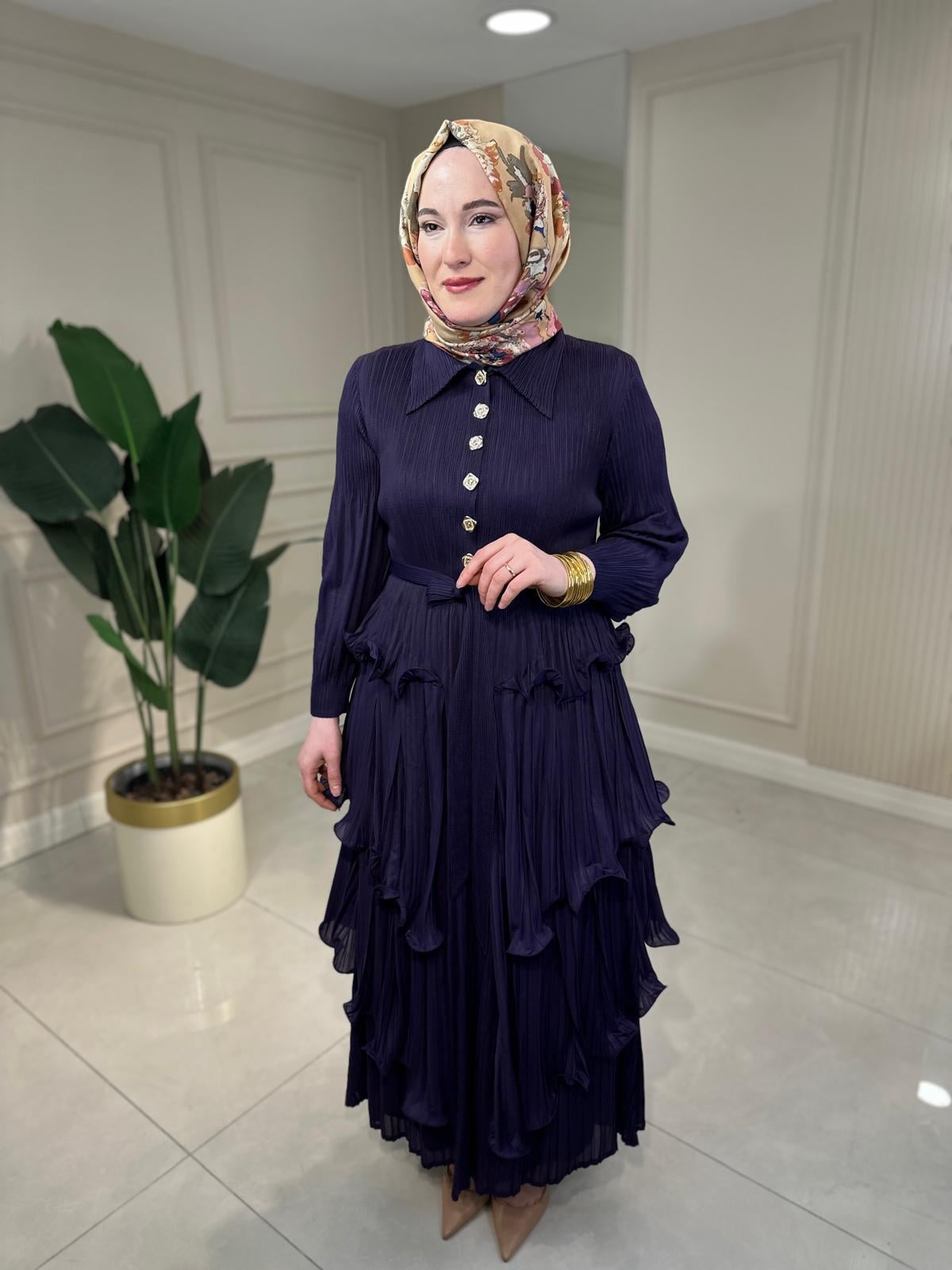 İthal Düğmeli Elbise