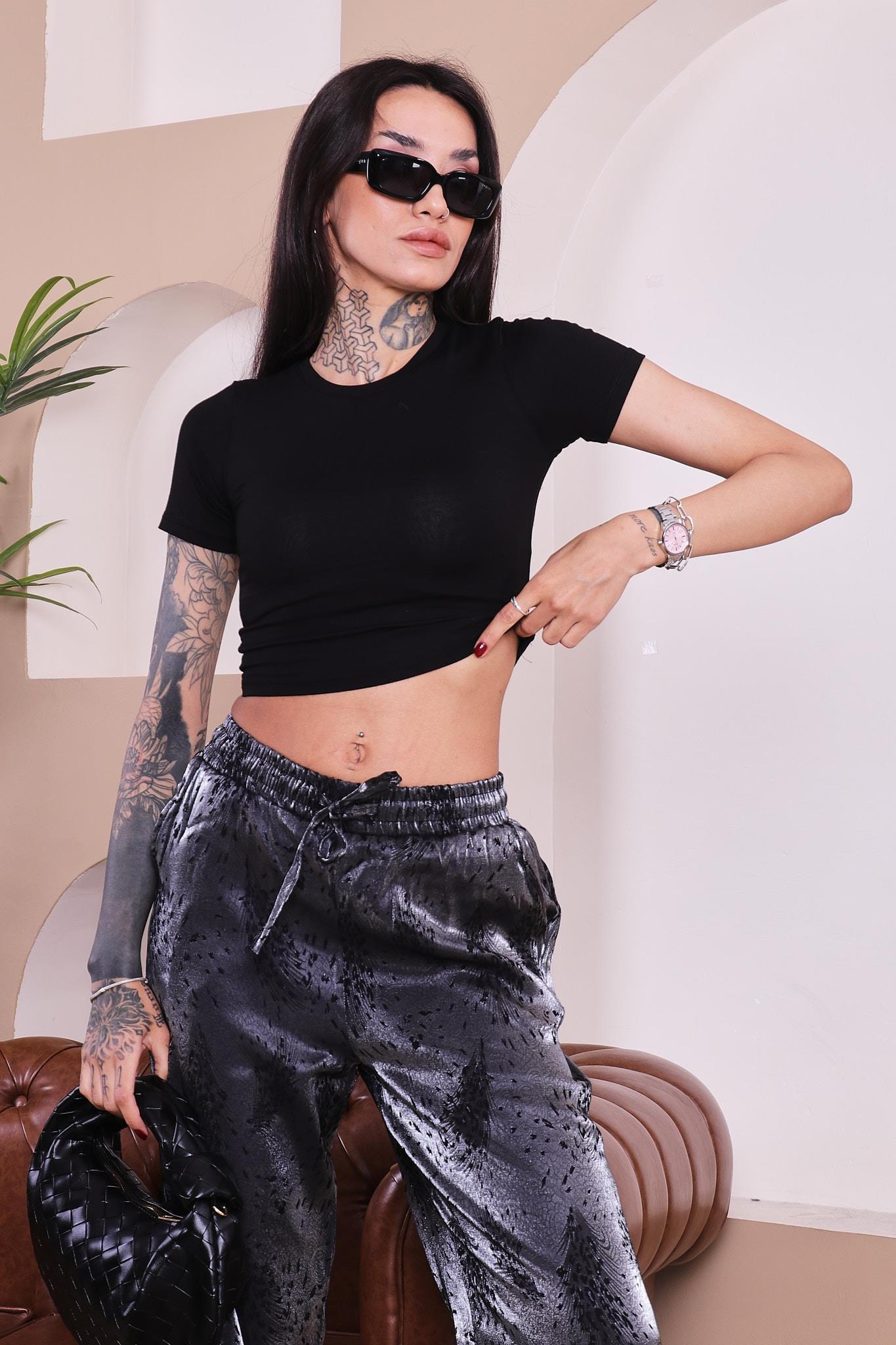 Bisiklet Yaka Pamuklu Likralı Crop T-shirt