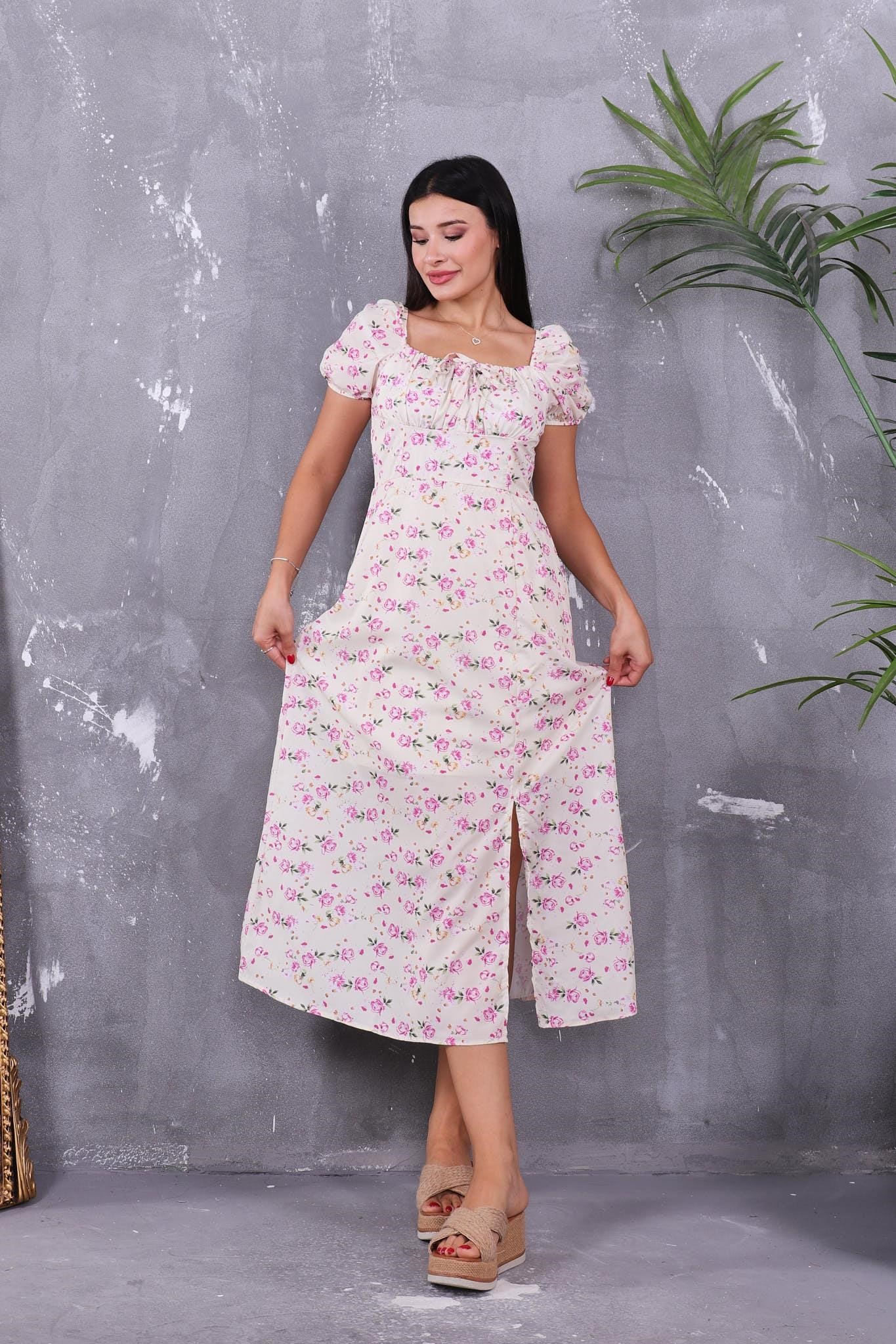 Çiçek Desenli Yırtmaçlı Elbise