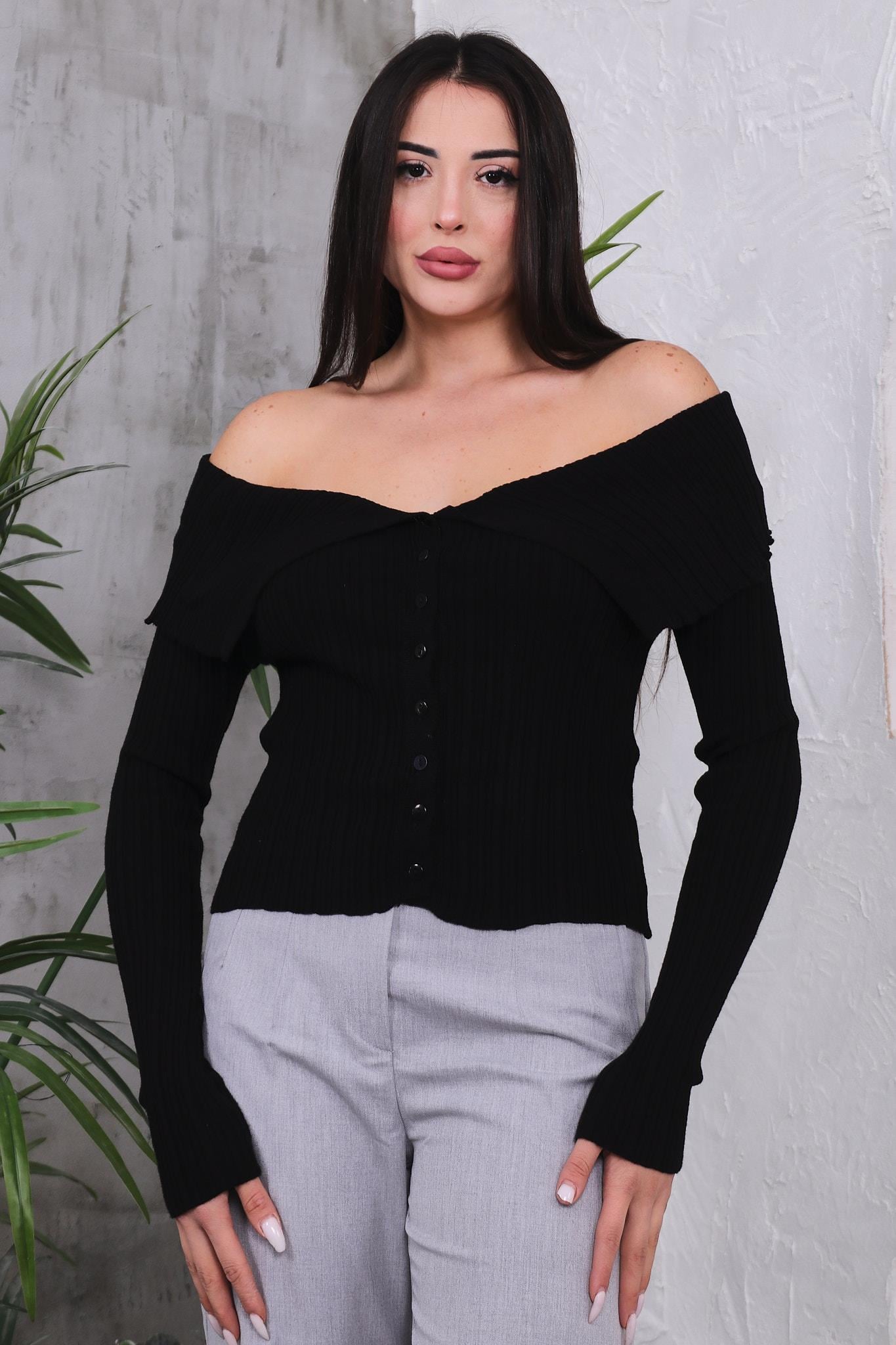 Düğmeli Carmen Yaka Triko Kazak