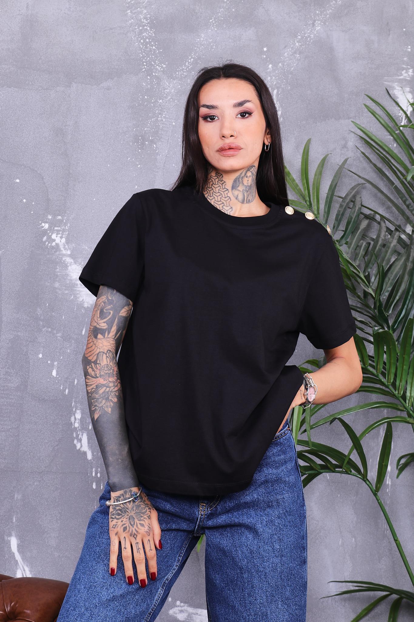 Omuzu Düğme Detaylı Pamuklu Basıc T-shirt