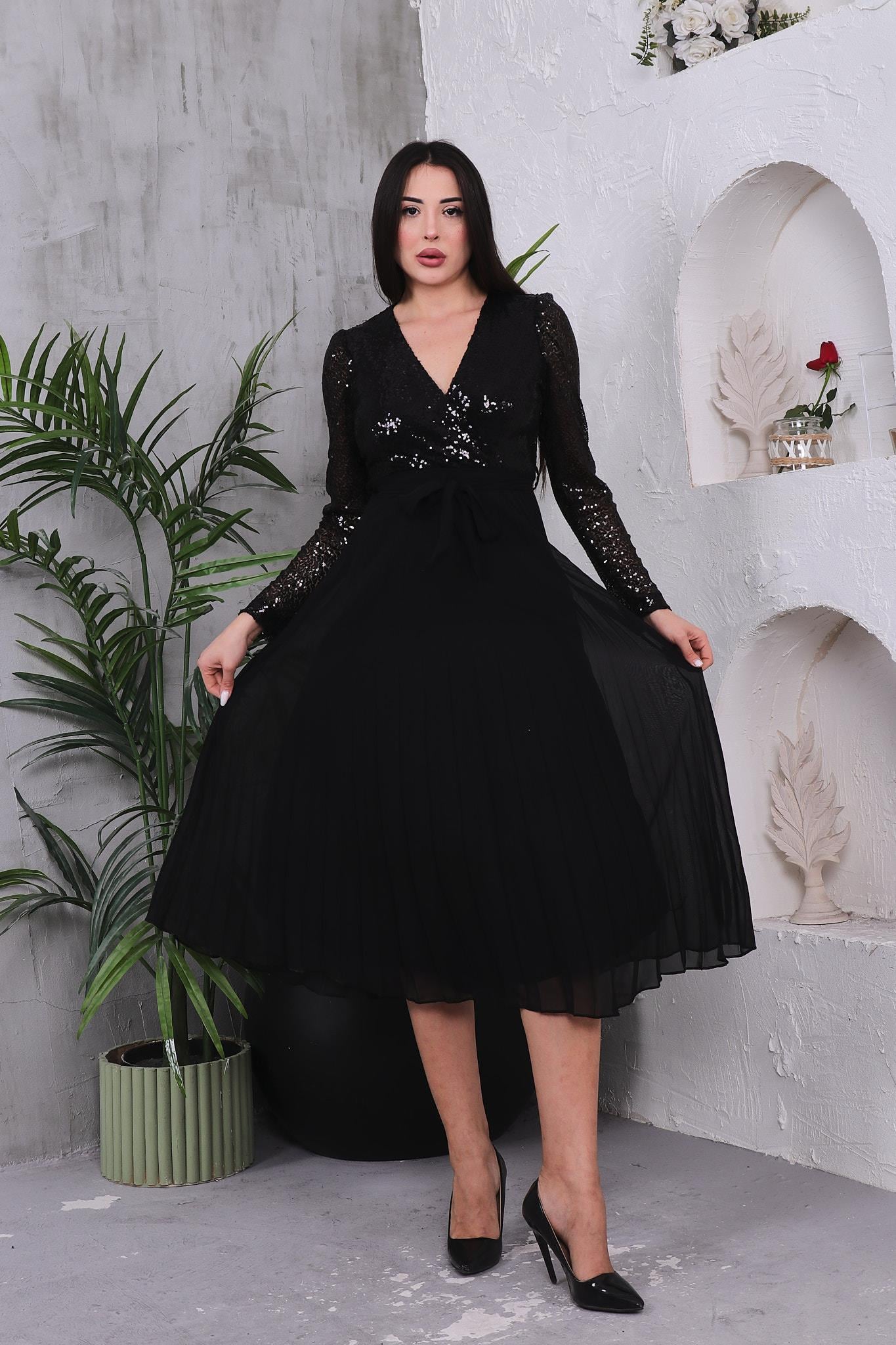 Pul İşlemeli Piliseli Elbise