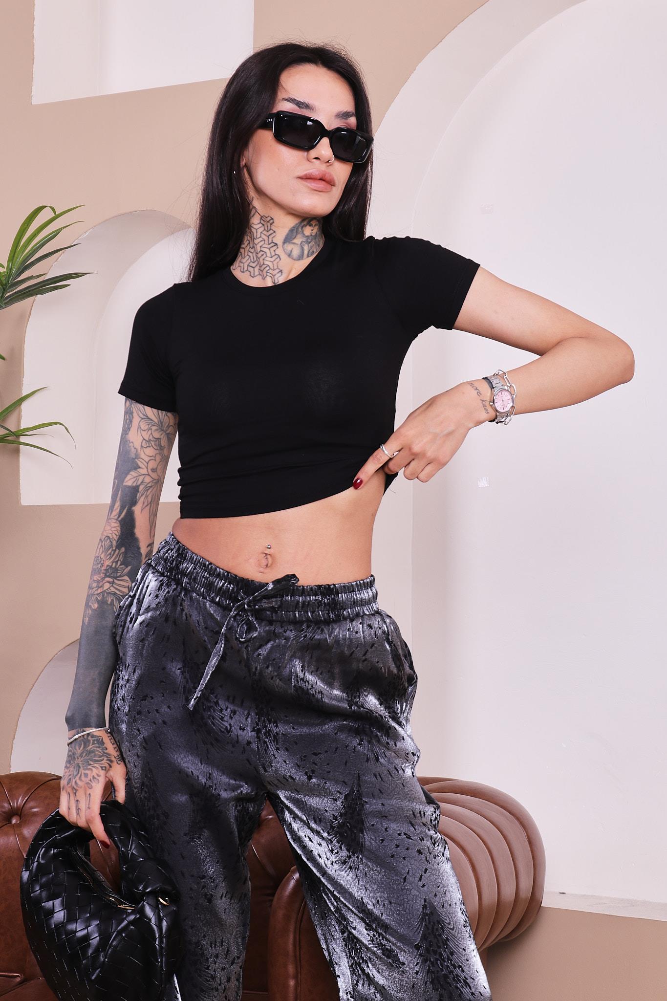 Bisiklet Yaka Pamuklu Likralı Crop T-shirt