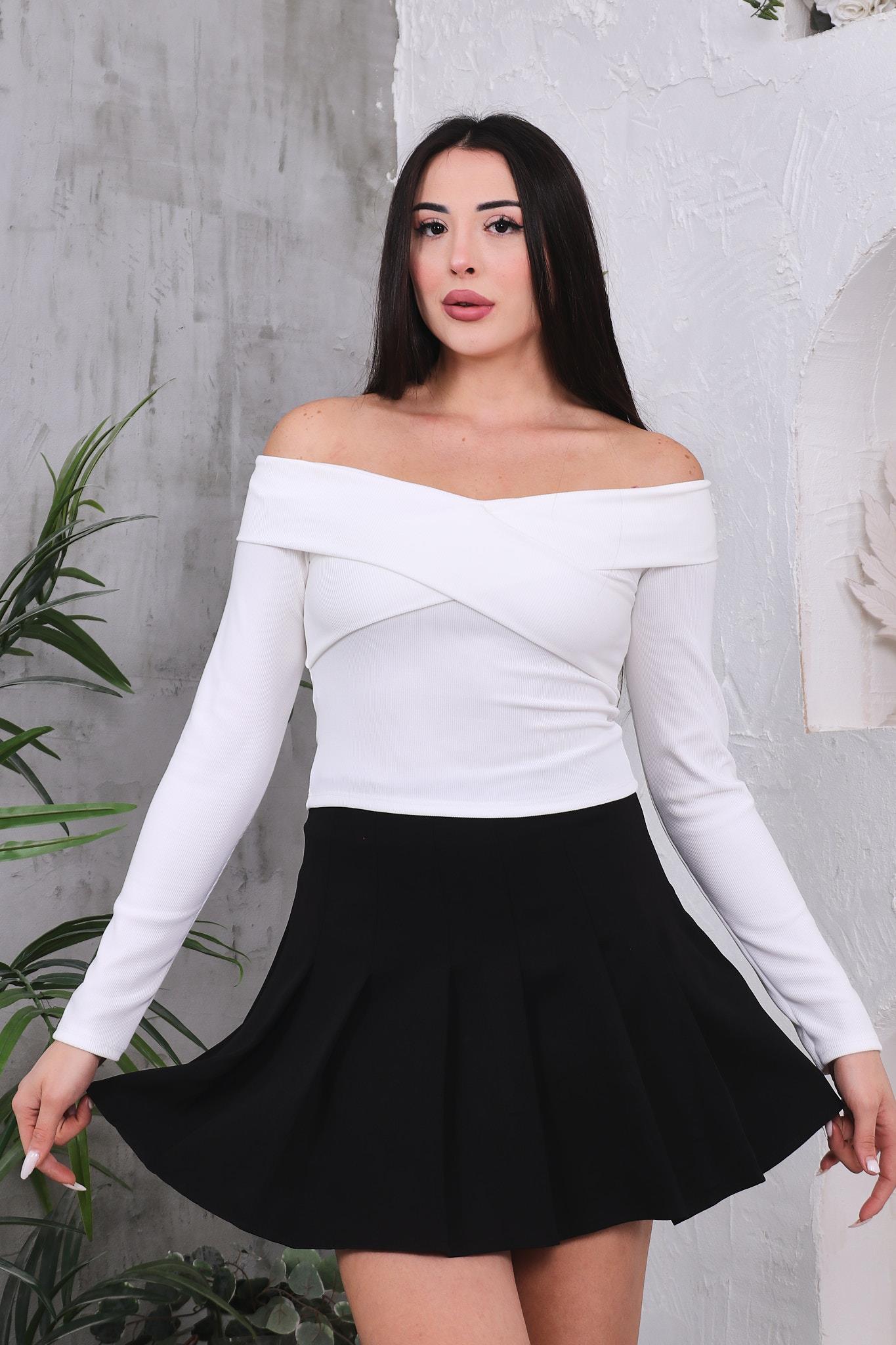 Çapraz Detaylı Carmen Yaka Bluz