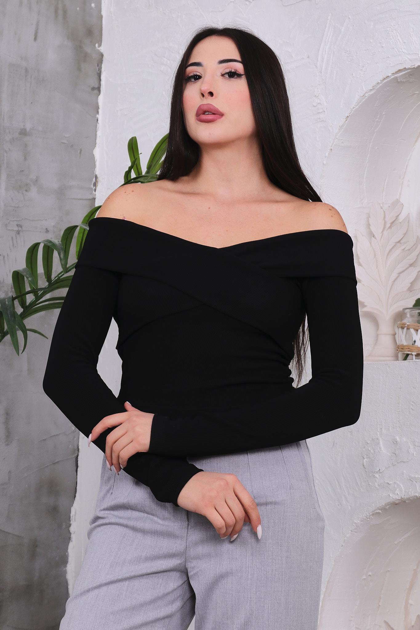 Çapraz Detaylı Carmen Yaka Bluz