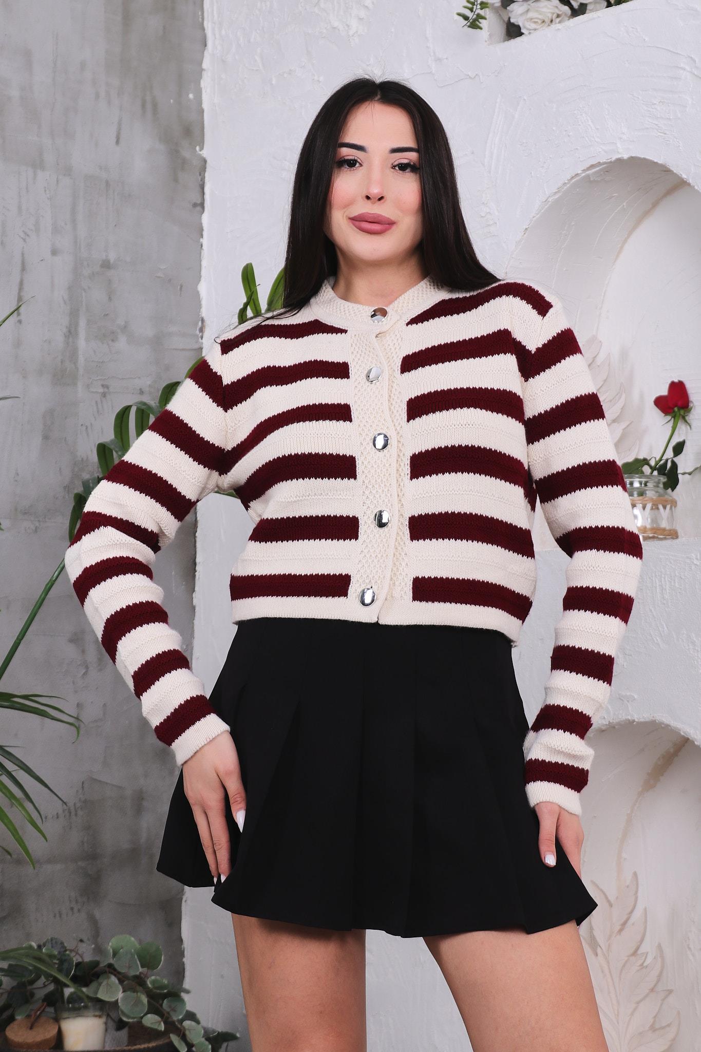 Çizgili Düğme Detaylı Hırka