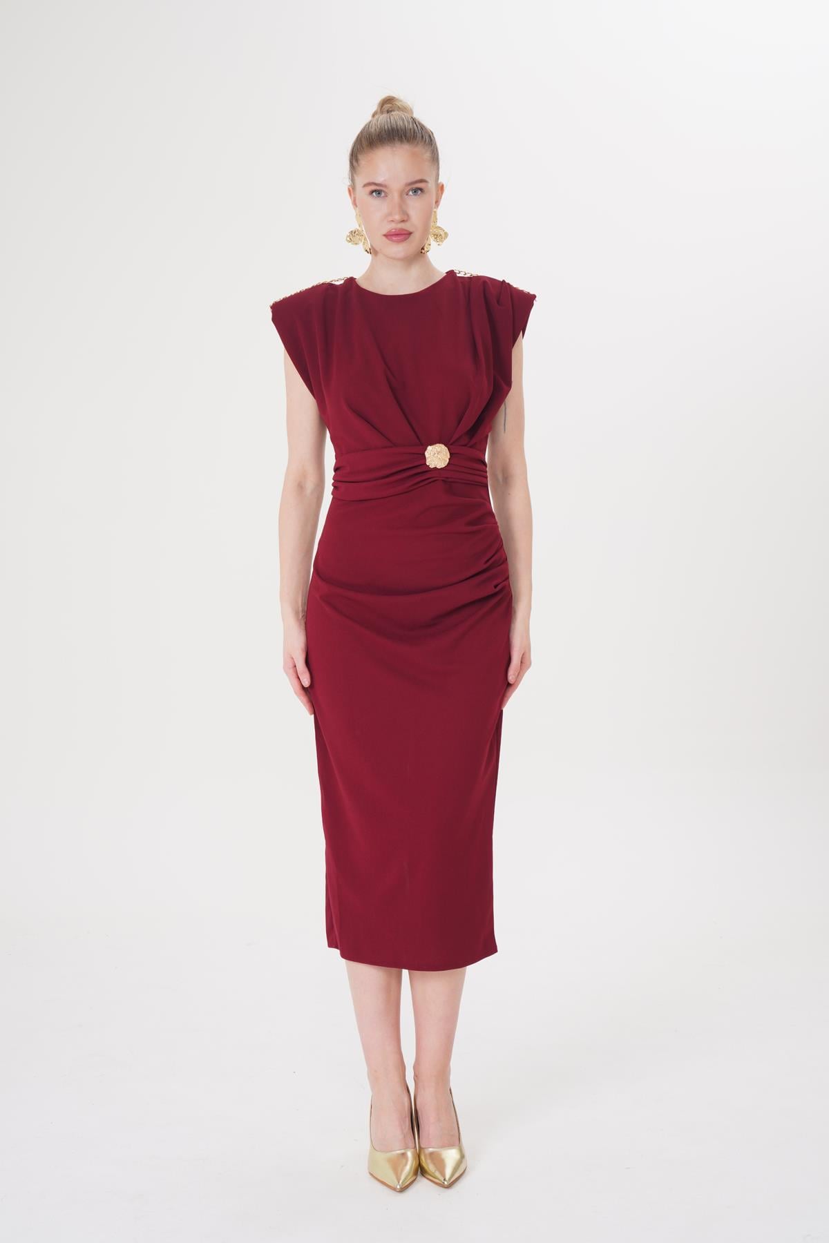 Gold Aksesuar Detaylı Drapeli Elbise