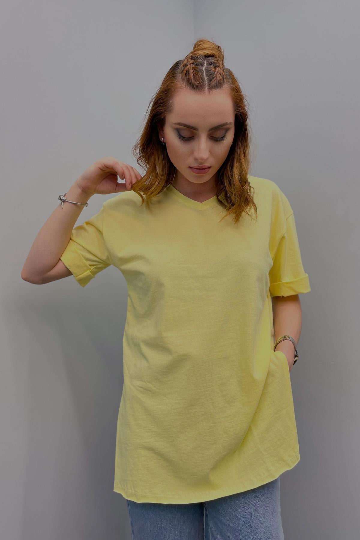 Kadın V Yaka Yırtmaçlı Basic T-Shirt Sarı