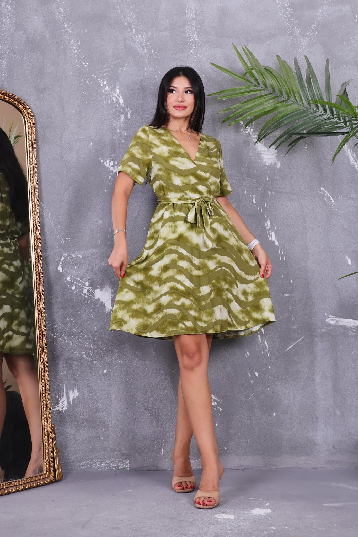 Kruvaze Yaka Şortlu Elbise