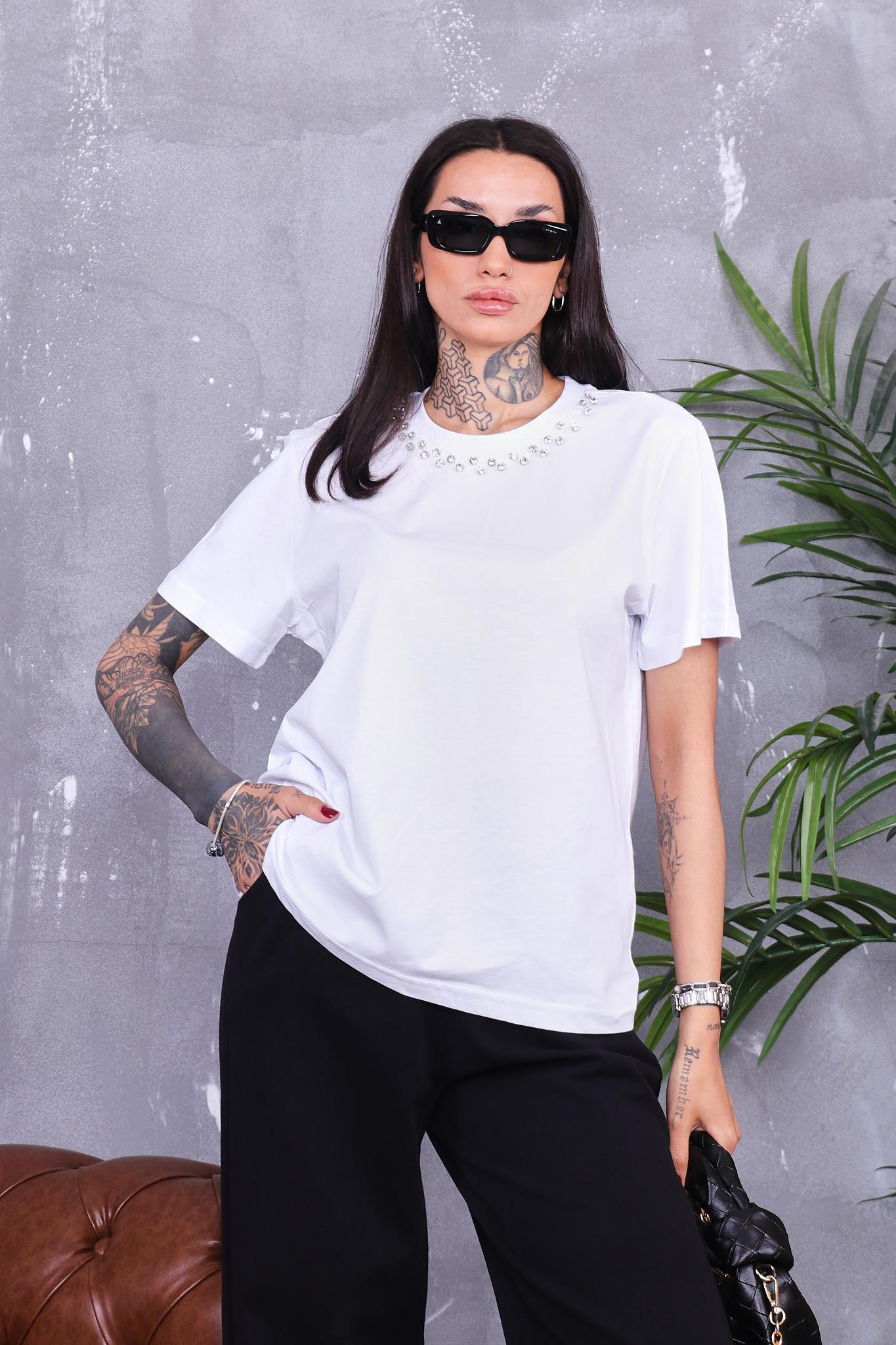 Yakası Taş Çakımlı Pamuklu Basıc T-shirt