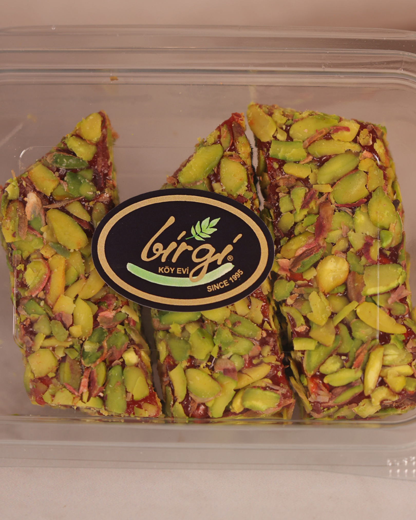 Birgi Köy EviLOKUMLARBirgi Köy Evi File Antep Fıstığı Kaplı Narlı Baton Lokum (250 gr)