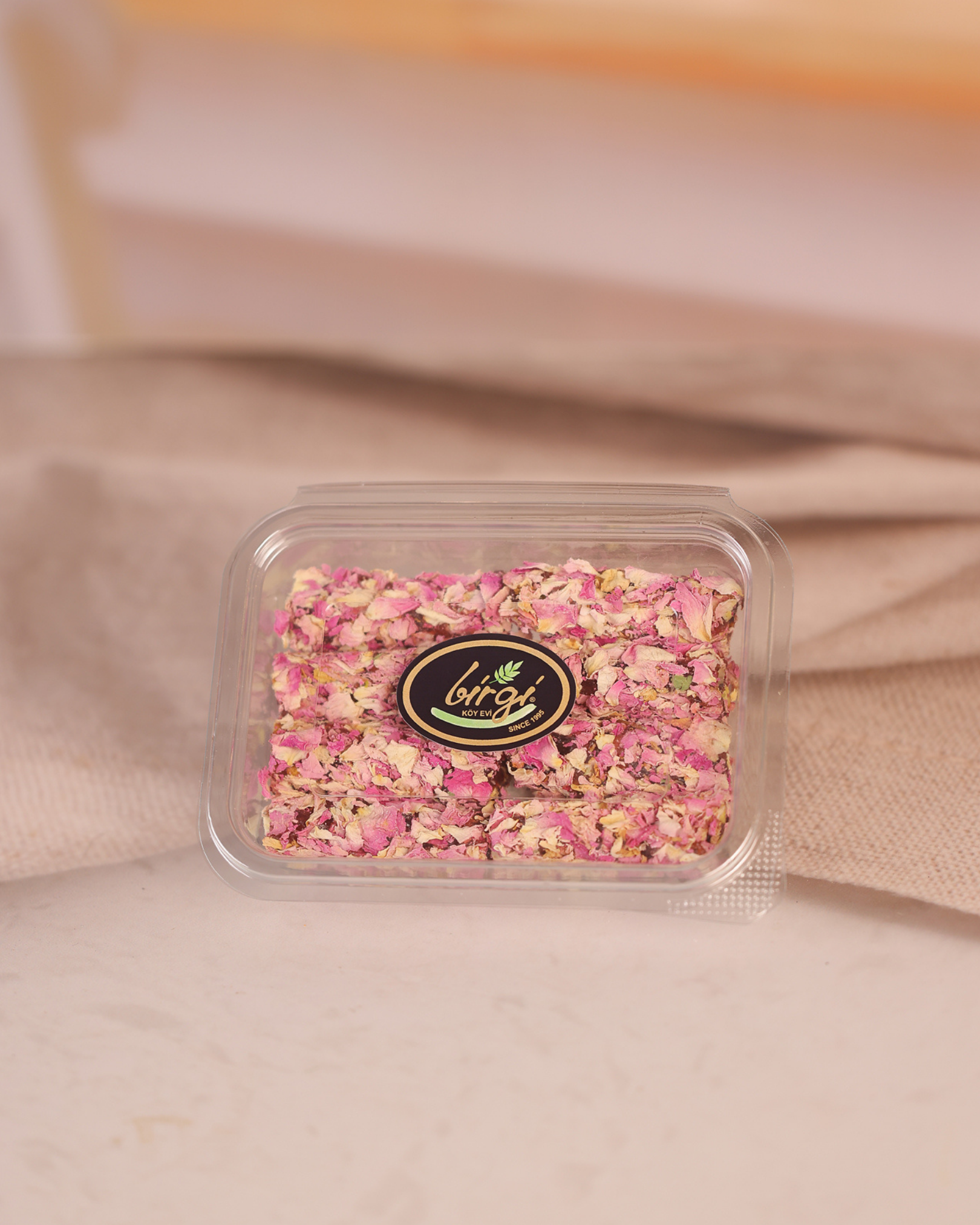 Birgi Köy EviLOKUMLARBirgi Köy Evi Pembe Gül Yapraklı ve Antep Fıstıklı Parmak Lokum (200 gr)
